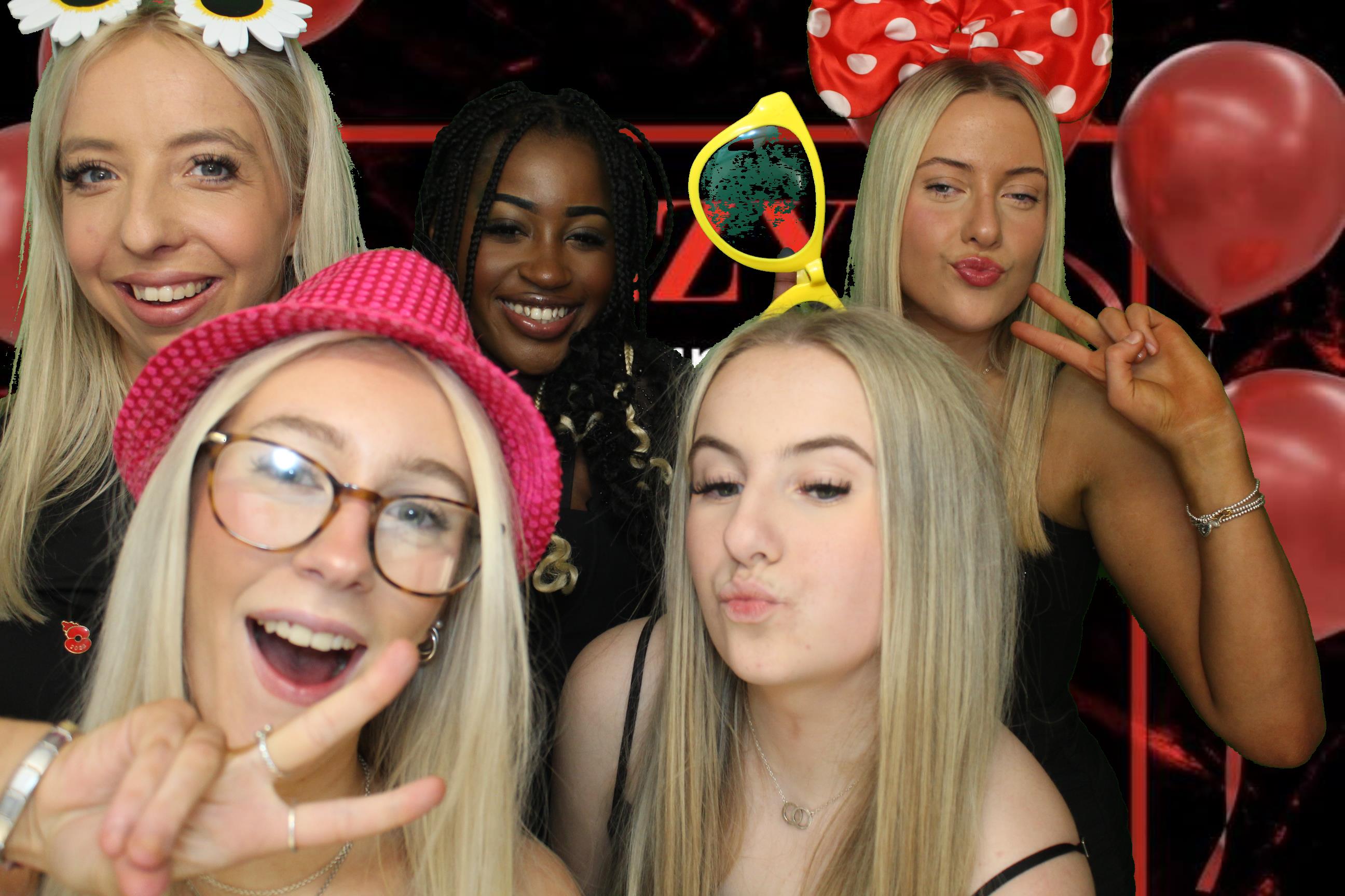 Izzy's 18th Birthday | View more photos from the event at gallery.omegaphotobooths.co.uk/u/Omega-Photobooths/Izzys-18th-Birthday