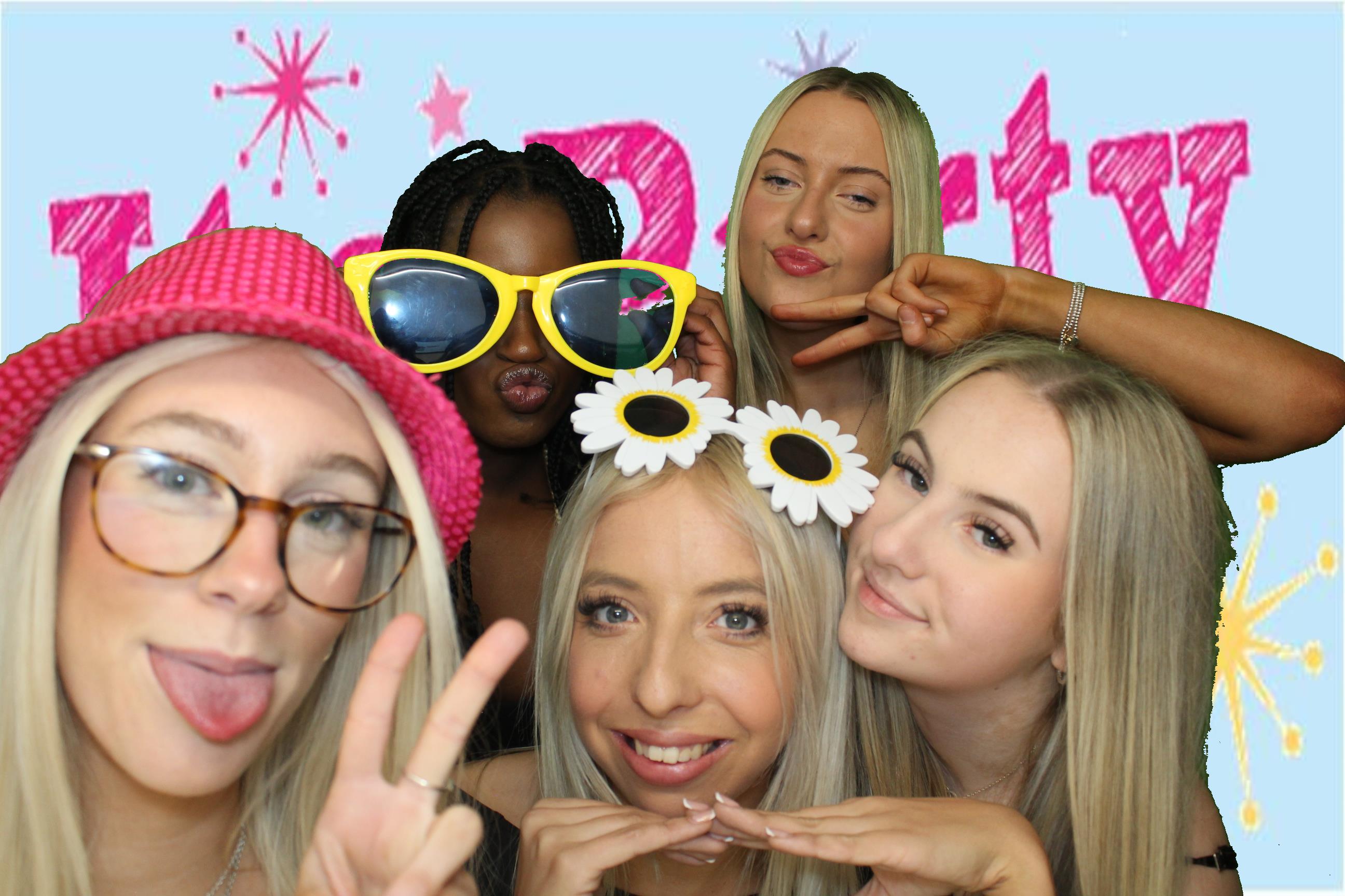 Izzy's 18th Birthday | View more photos from the event at gallery.omegaphotobooths.co.uk/u/Omega-Photobooths/Izzys-18th-Birthday