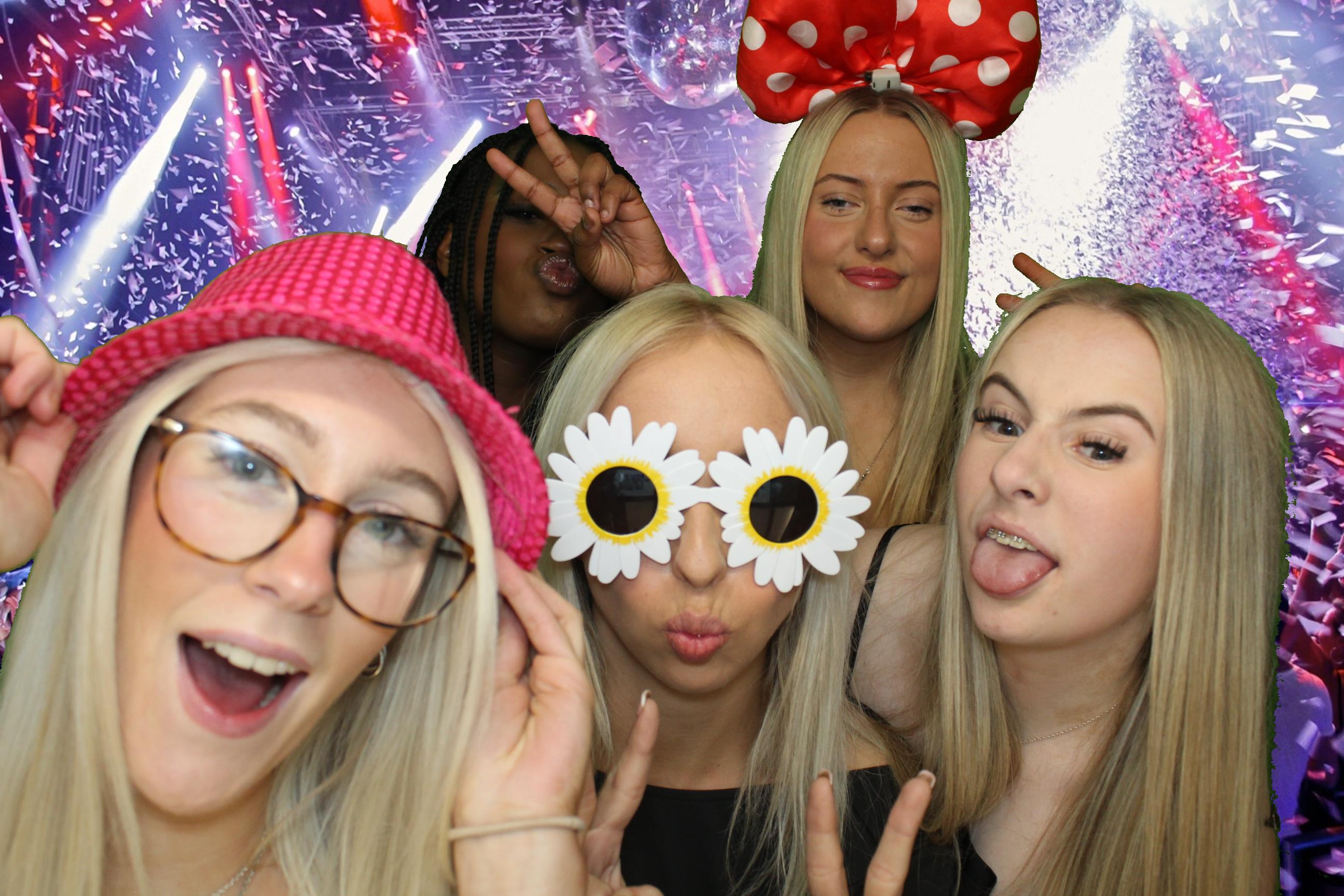 Izzy's 18th Birthday | View more photos from the event at gallery.omegaphotobooths.co.uk/u/Omega-Photobooths/Izzys-18th-Birthday