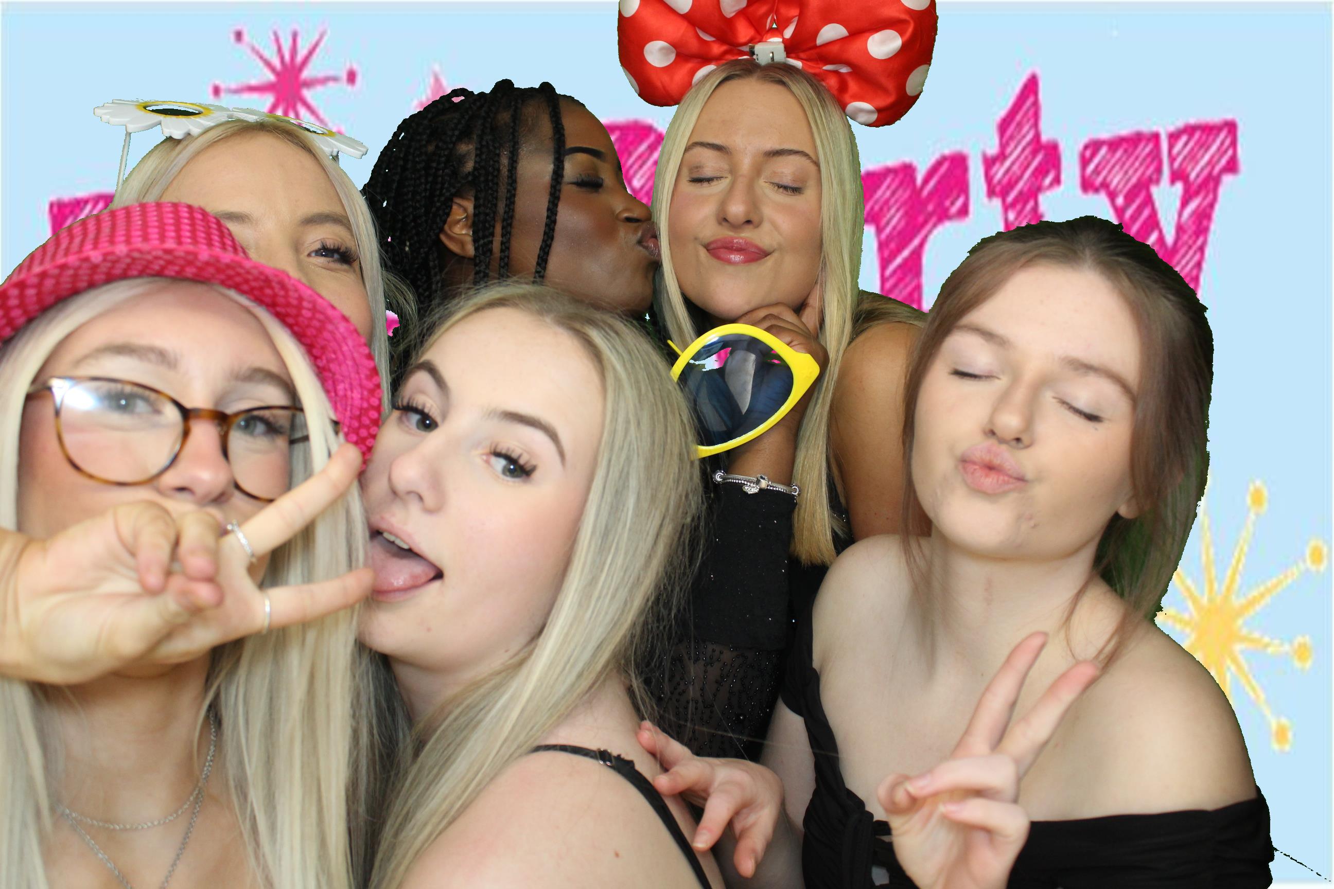 Izzy's 18th Birthday | View more photos from the event at gallery.omegaphotobooths.co.uk/u/Omega-Photobooths/Izzys-18th-Birthday