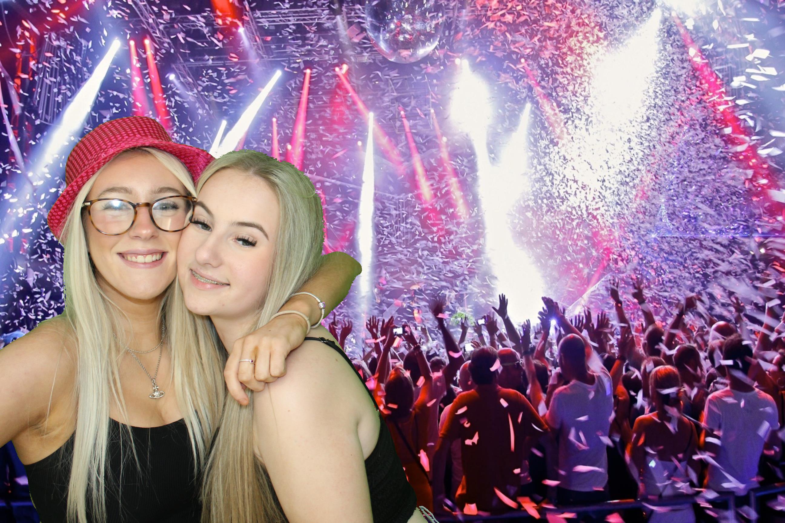 Izzy's 18th Birthday | View more photos from the event at gallery.omegaphotobooths.co.uk/u/Omega-Photobooths/Izzys-18th-Birthday
