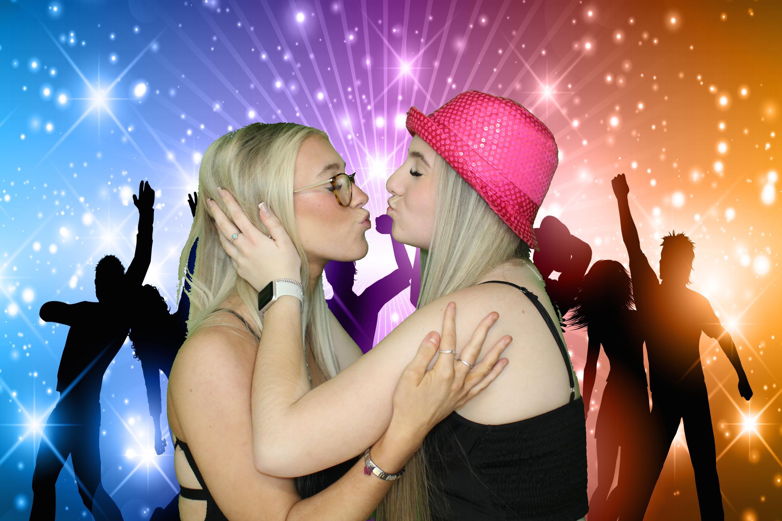 Izzy's 18th Birthday | View more photos from the event at gallery.omegaphotobooths.co.uk/u/Omega-Photobooths/Izzys-18th-Birthday