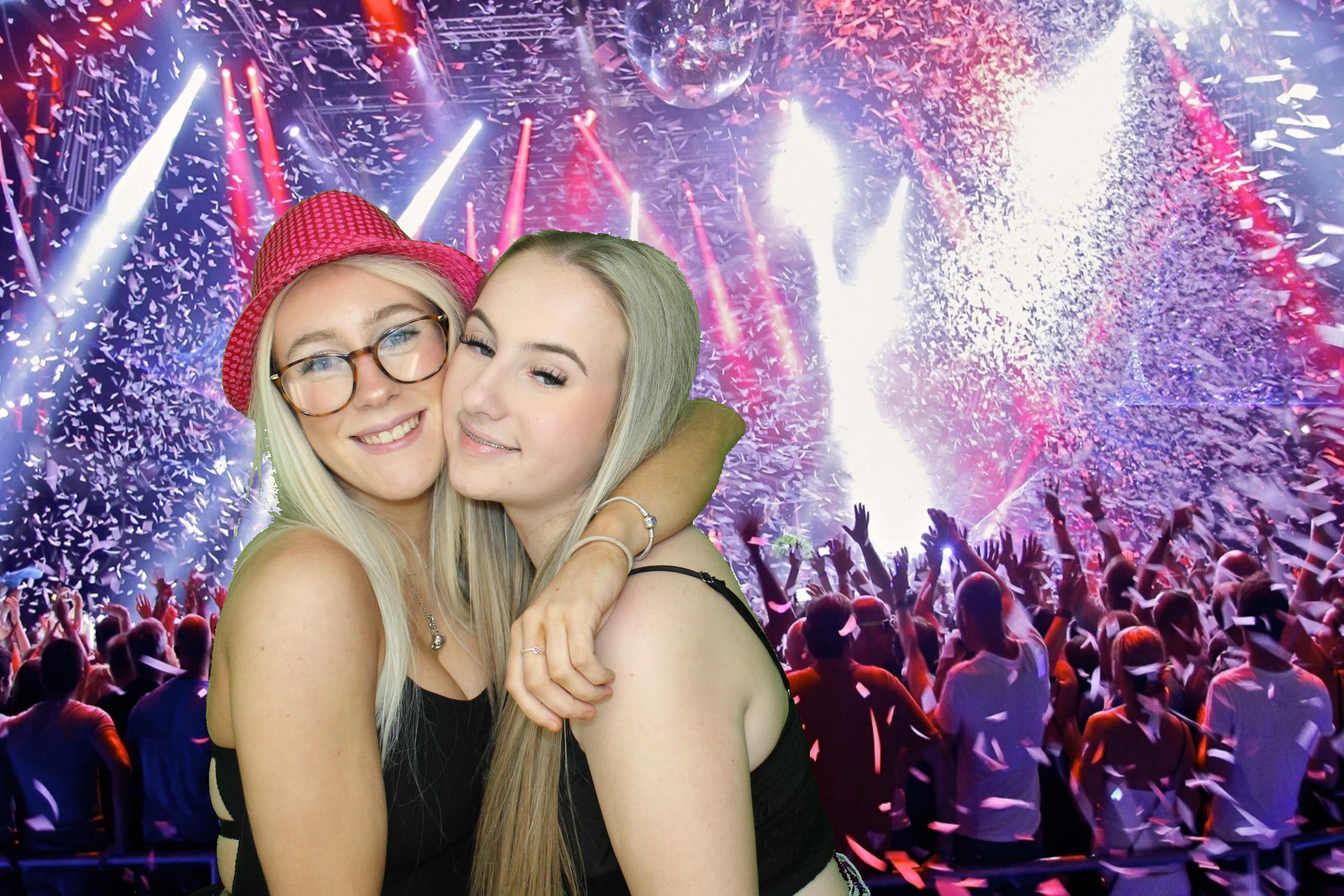 Izzy's 18th Birthday | View more photos from the event at gallery.omegaphotobooths.co.uk/u/Omega-Photobooths/Izzys-18th-Birthday
