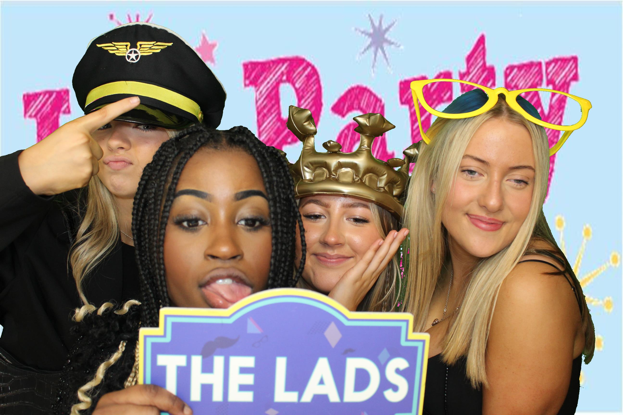 Izzy's 18th Birthday | View more photos from the event at gallery.omegaphotobooths.co.uk/u/Omega-Photobooths/Izzys-18th-Birthday