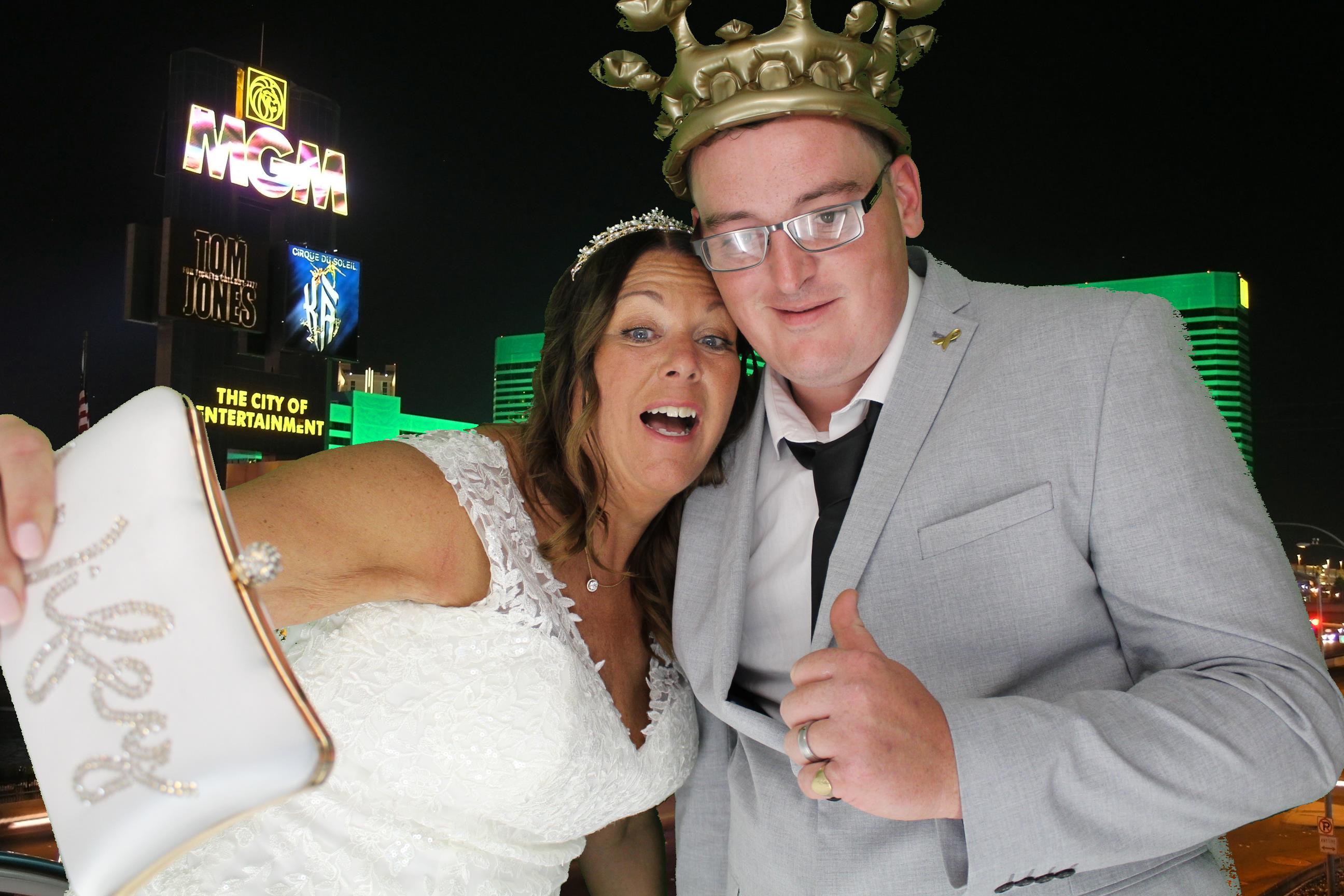 Kim & Dom's Wedding | View more photos from the event at gallery.omegaphotobooths.co.uk/u/Omega-Photobooths/Kim-Doms-Wedding