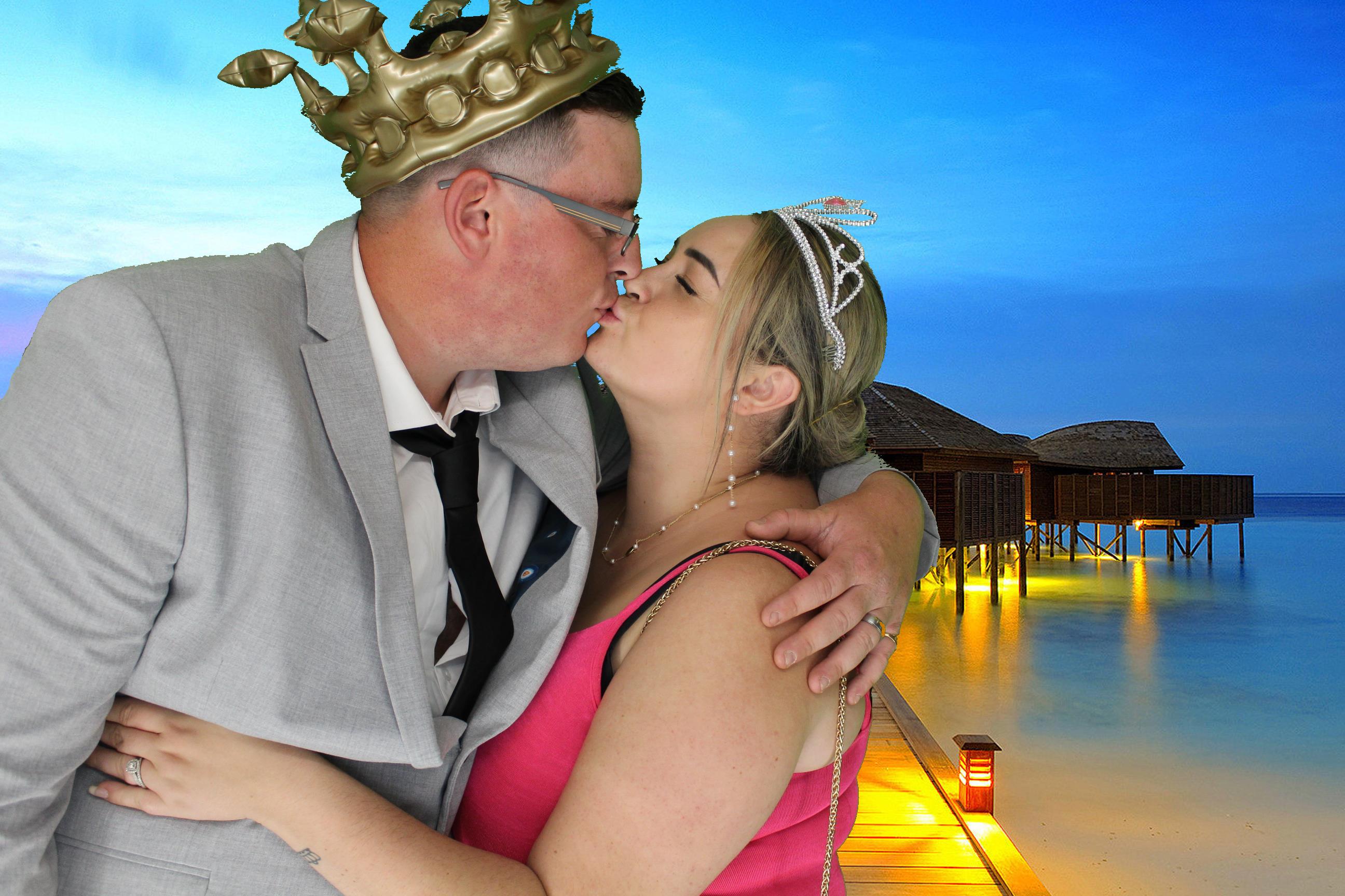 Kim & Dom's Wedding | View more photos from the event at gallery.omegaphotobooths.co.uk/u/Omega-Photobooths/Kim-Doms-Wedding
