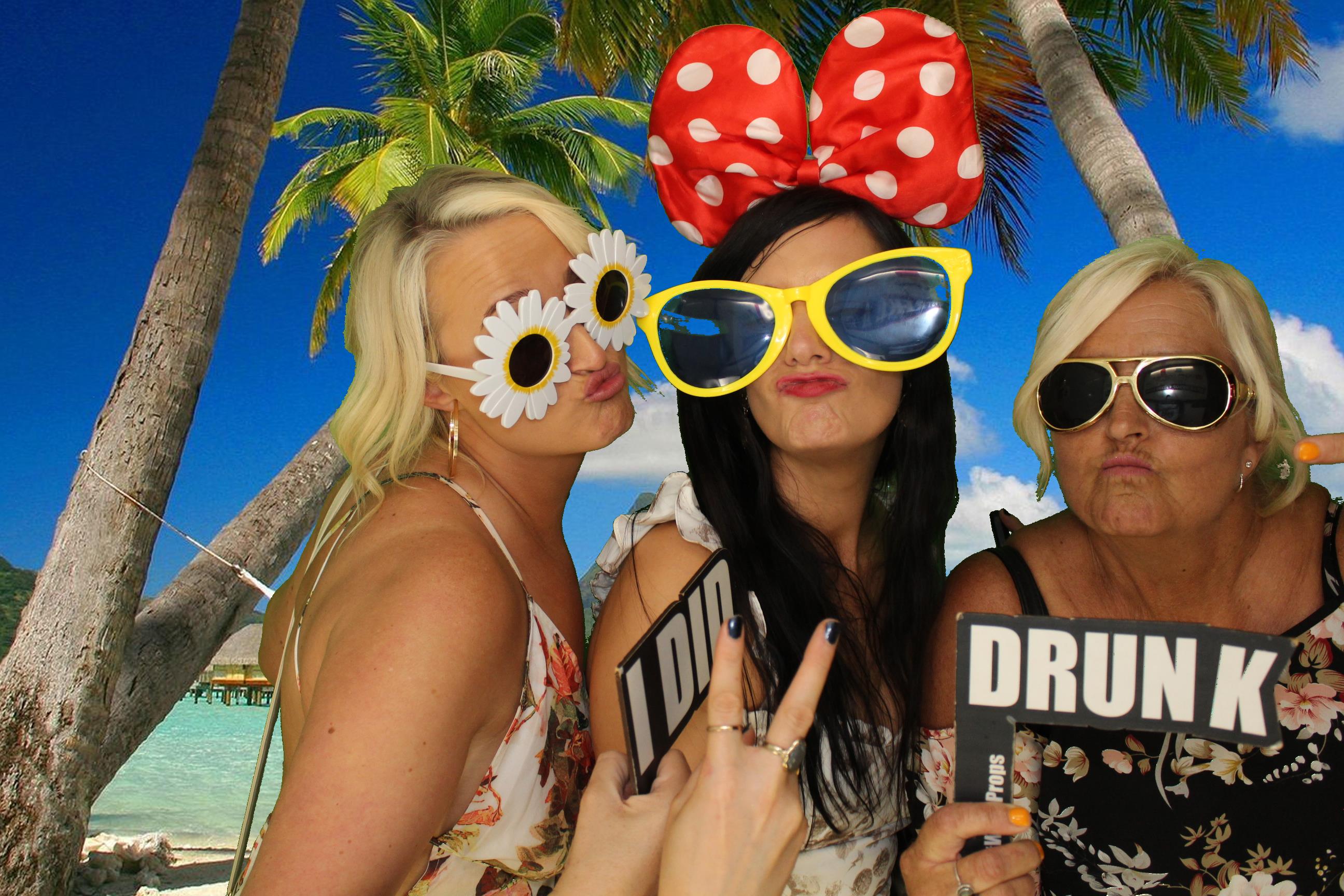 Kim & Dom's Wedding | View more photos from the event at gallery.omegaphotobooths.co.uk/u/Omega-Photobooths/Kim-Doms-Wedding