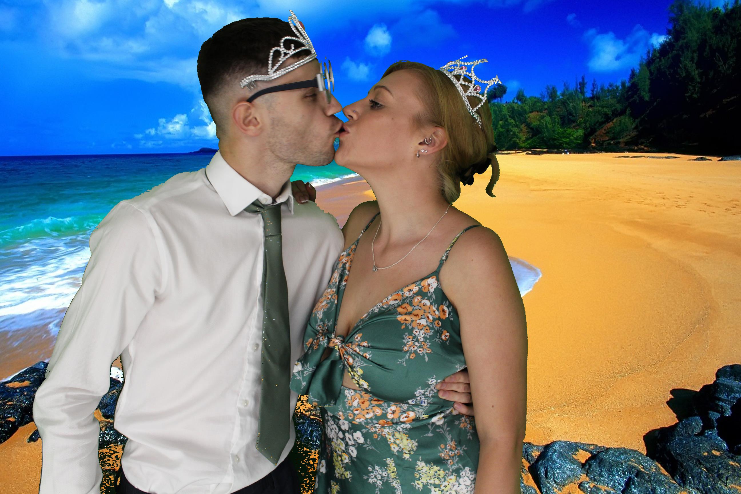 Kim & Dom's Wedding | View more photos from the event at gallery.omegaphotobooths.co.uk/u/Omega-Photobooths/Kim-Doms-Wedding