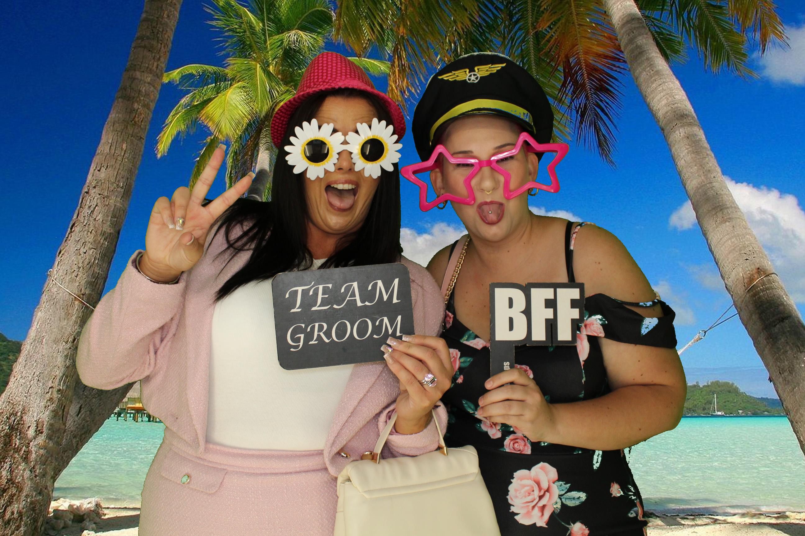 Kim & Dom's Wedding | View more photos from the event at gallery.omegaphotobooths.co.uk/u/Omega-Photobooths/Kim-Doms-Wedding