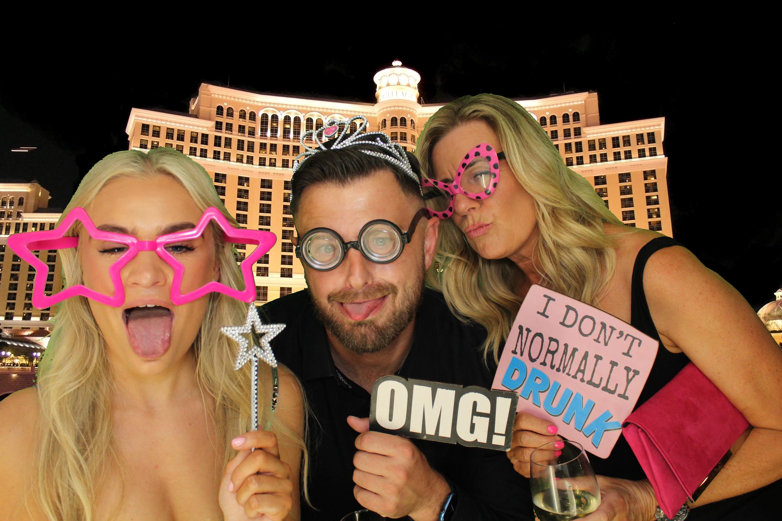 Kim & Dom's Wedding | View more photos from the event at gallery.omegaphotobooths.co.uk/u/Omega-Photobooths/Kim-Doms-Wedding