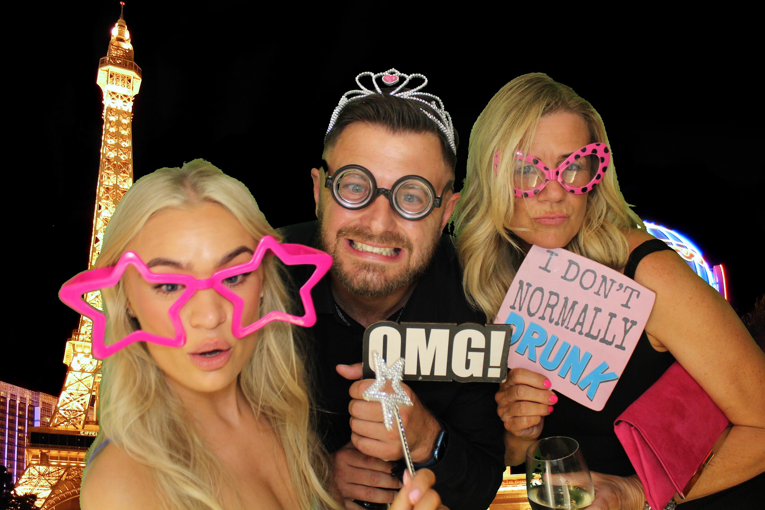 Kim & Dom's Wedding | View more photos from the event at gallery.omegaphotobooths.co.uk/u/Omega-Photobooths/Kim-Doms-Wedding