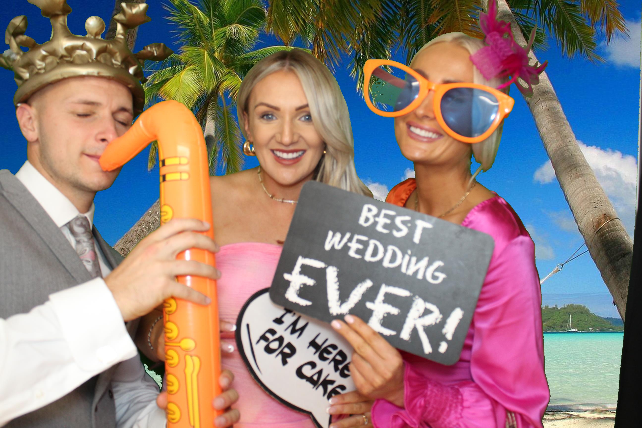 Leah & Lee's Wedding | View more photos from the event at gallery.omegaphotobooths.co.uk/u/Omega-Photobooths/Leah-Lees-Wedding