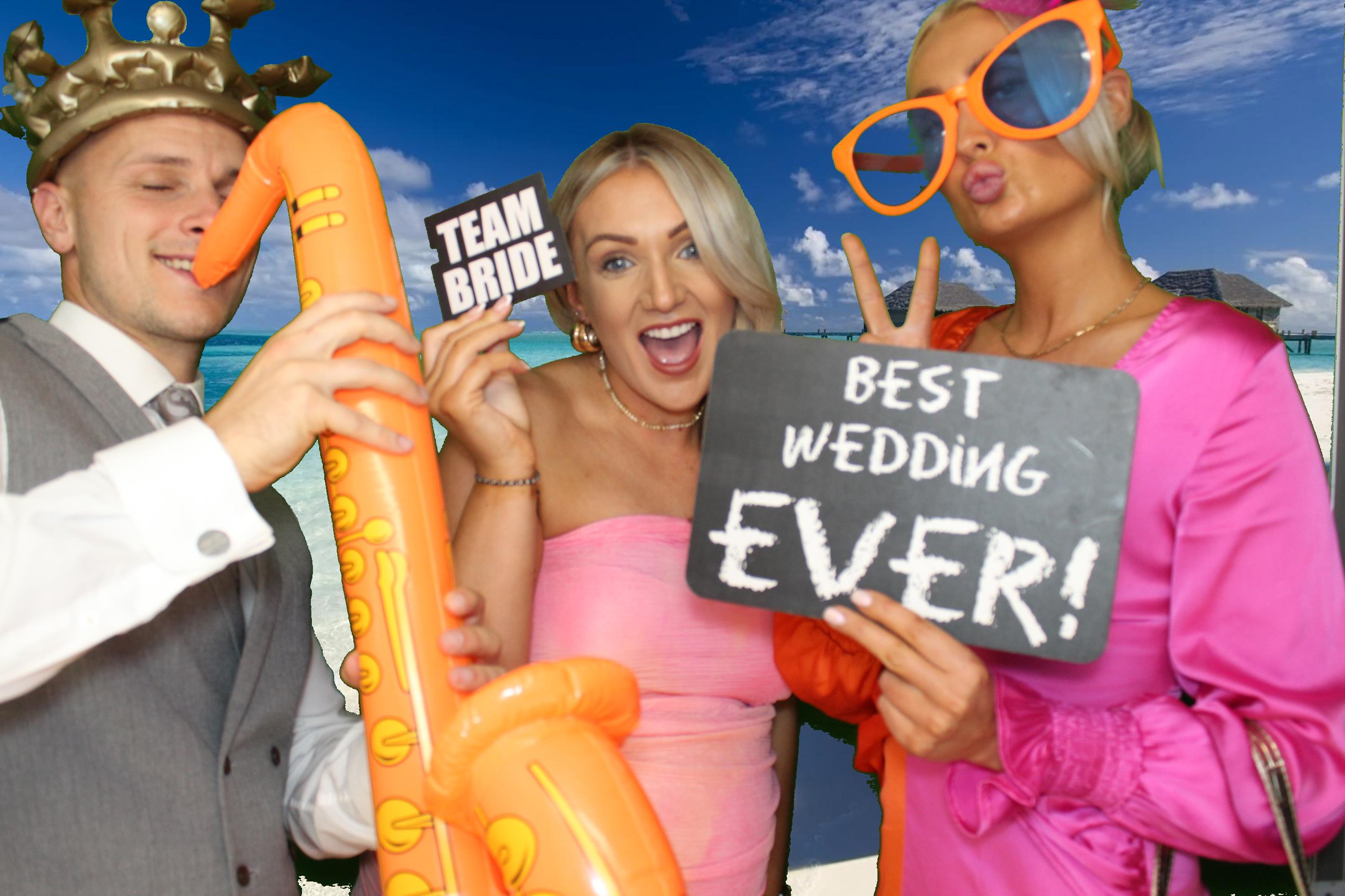 Leah & Lee's Wedding | View more photos from the event at gallery.omegaphotobooths.co.uk/u/Omega-Photobooths/Leah-Lees-Wedding