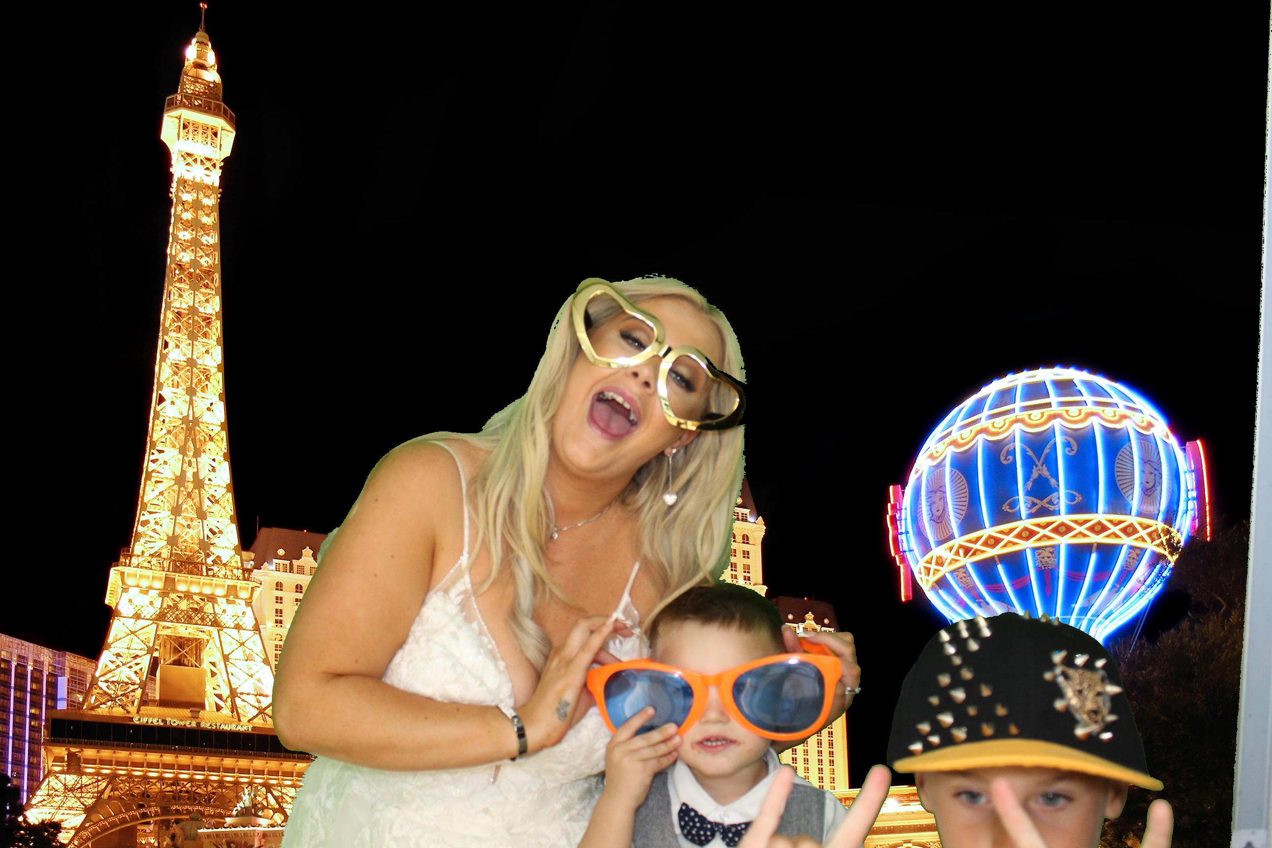 Leah & Lee's Wedding | View more photos from the event at gallery.omegaphotobooths.co.uk/u/Omega-Photobooths/Leah-Lees-Wedding