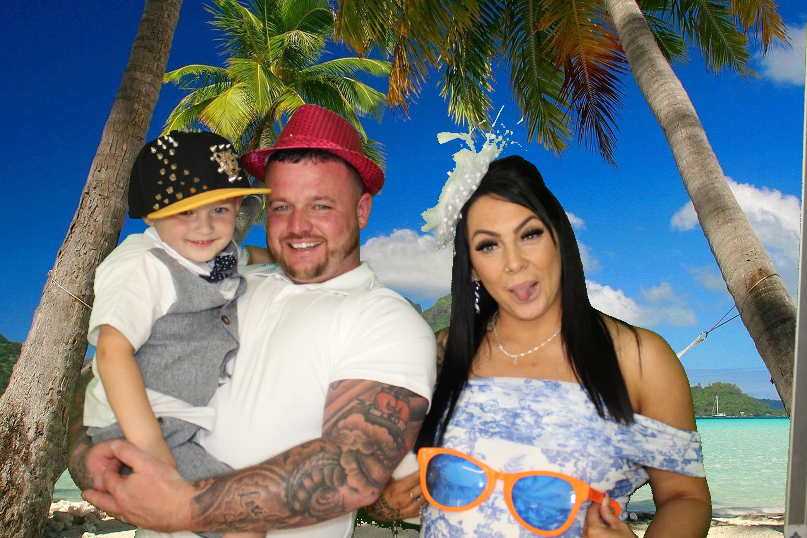 Leah & Lee's Wedding | View more photos from the event at gallery.omegaphotobooths.co.uk/u/Omega-Photobooths/Leah-Lees-Wedding