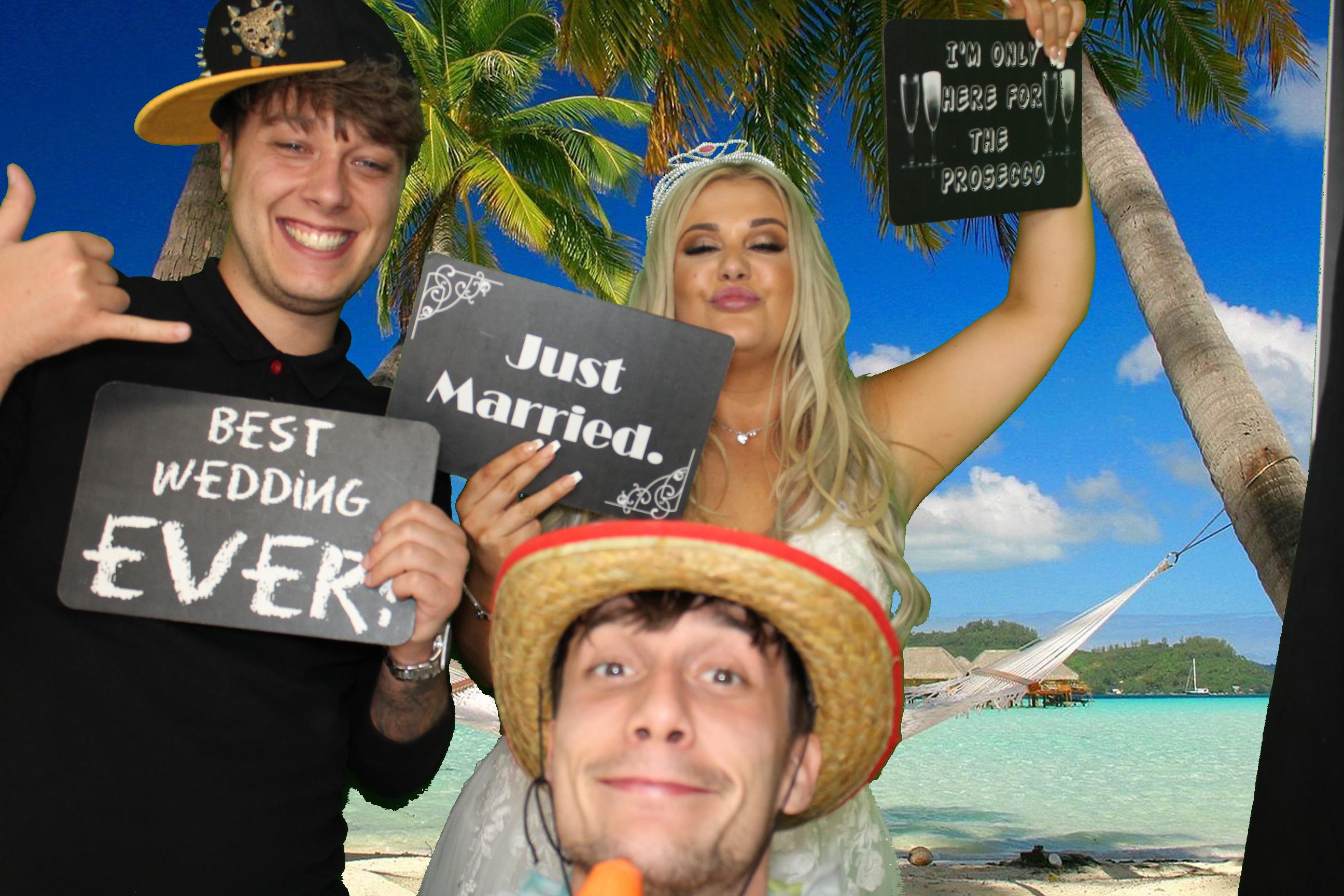 Leah & Lee's Wedding | View more photos from the event at gallery.omegaphotobooths.co.uk/u/Omega-Photobooths/Leah-Lees-Wedding