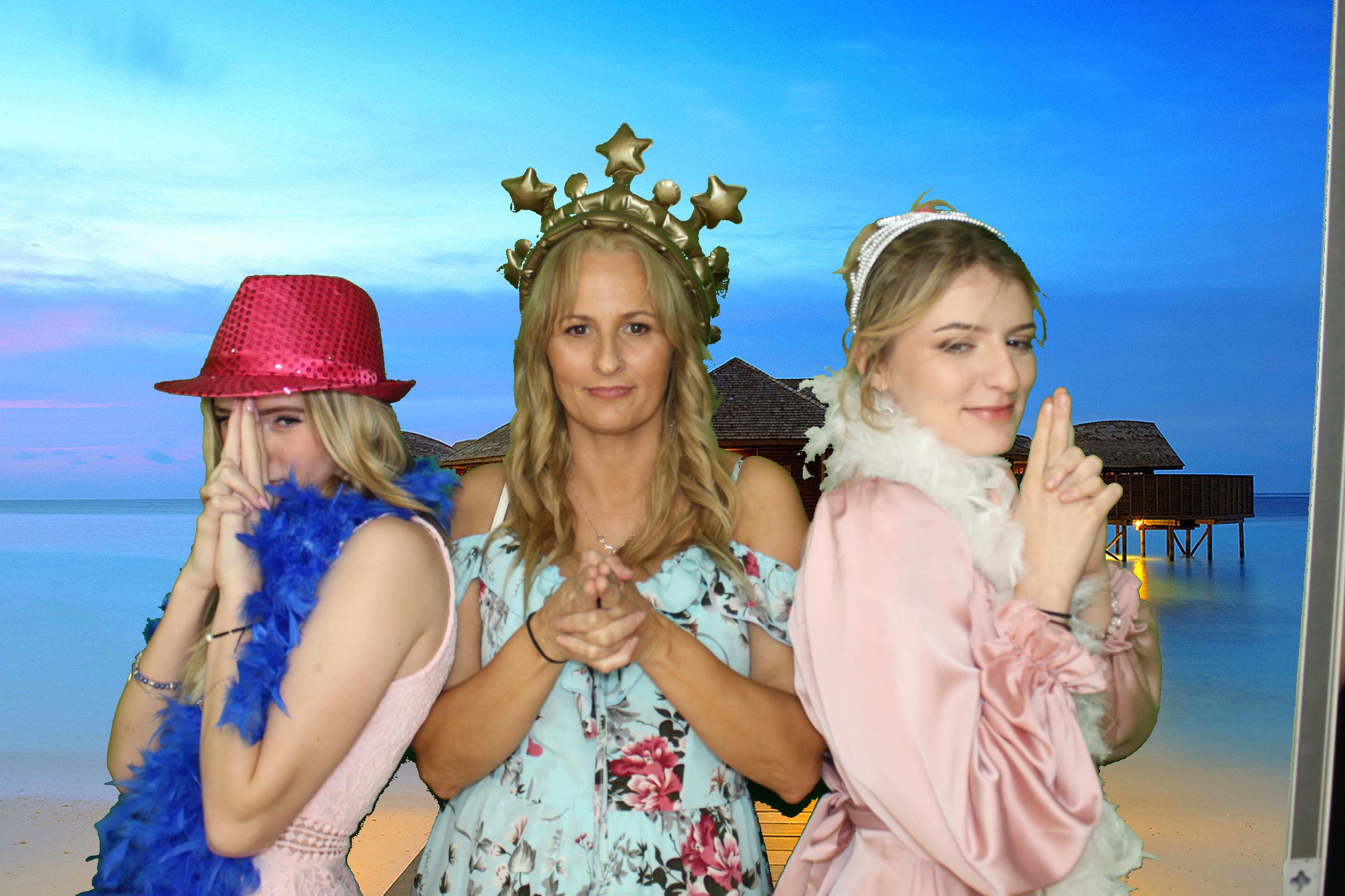 Leah & Lee's Wedding | View more photos from the event at gallery.omegaphotobooths.co.uk/u/Omega-Photobooths/Leah-Lees-Wedding