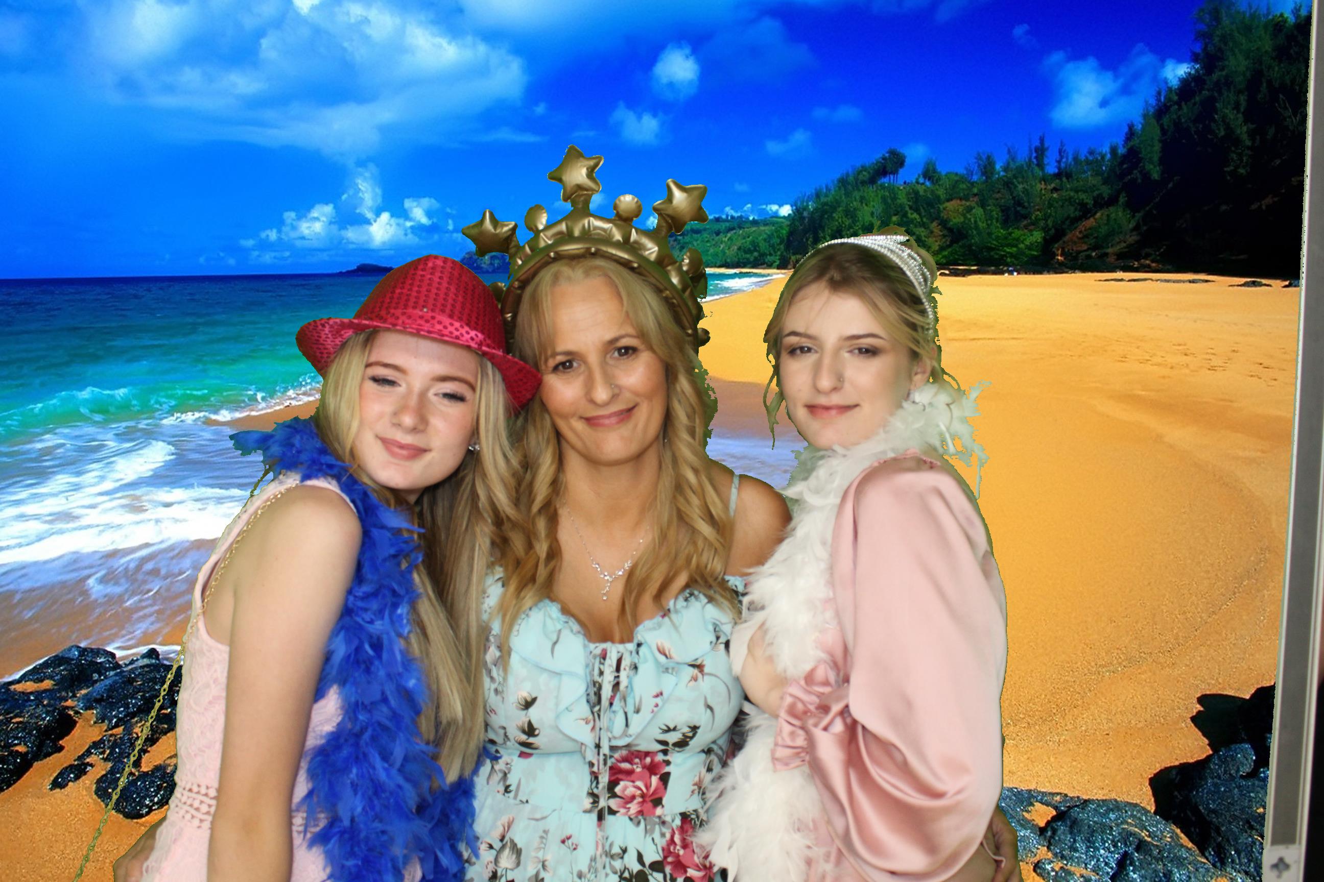 Leah & Lee's Wedding | View more photos from the event at gallery.omegaphotobooths.co.uk/u/Omega-Photobooths/Leah-Lees-Wedding