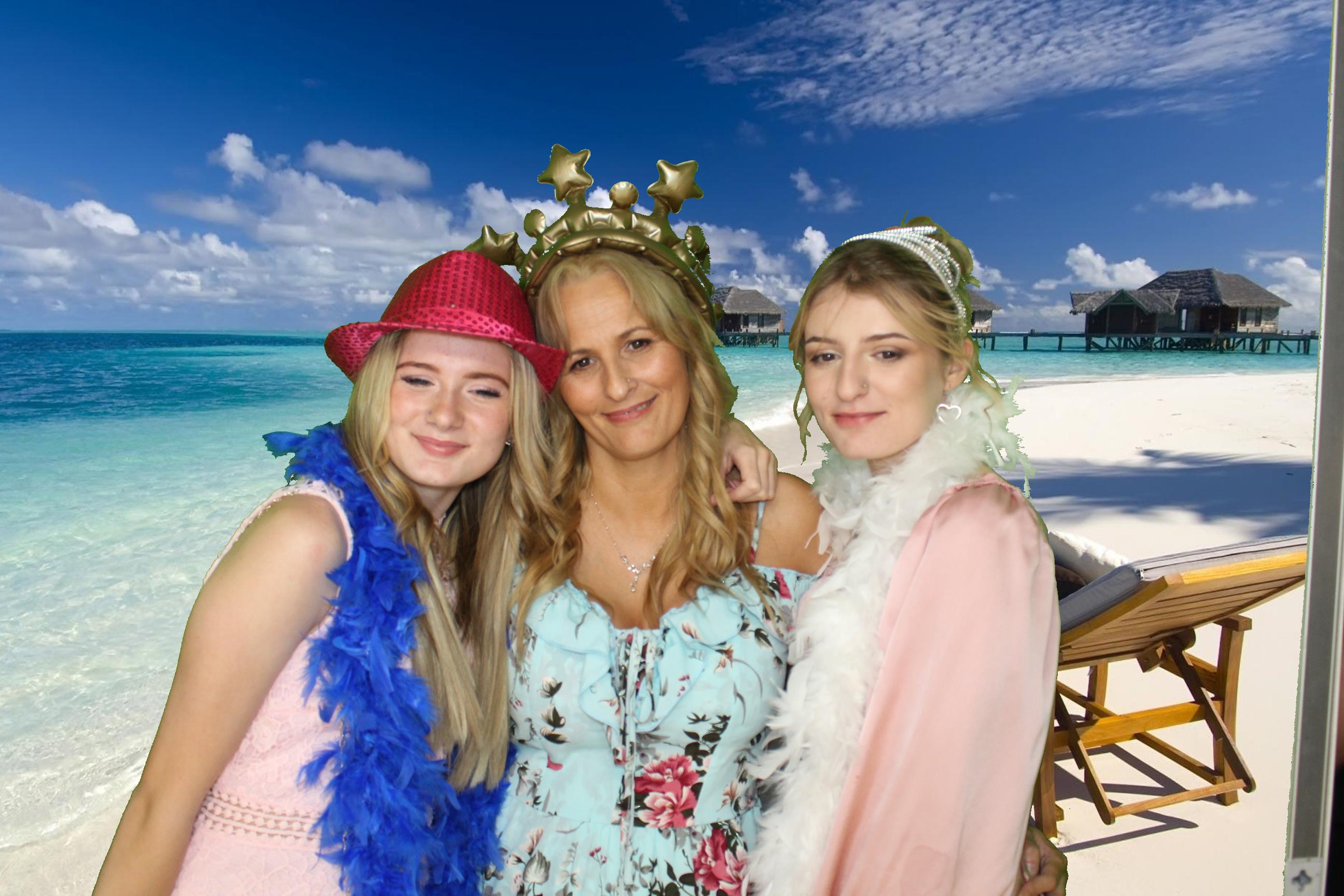 Leah & Lee's Wedding | View more photos from the event at gallery.omegaphotobooths.co.uk/u/Omega-Photobooths/Leah-Lees-Wedding