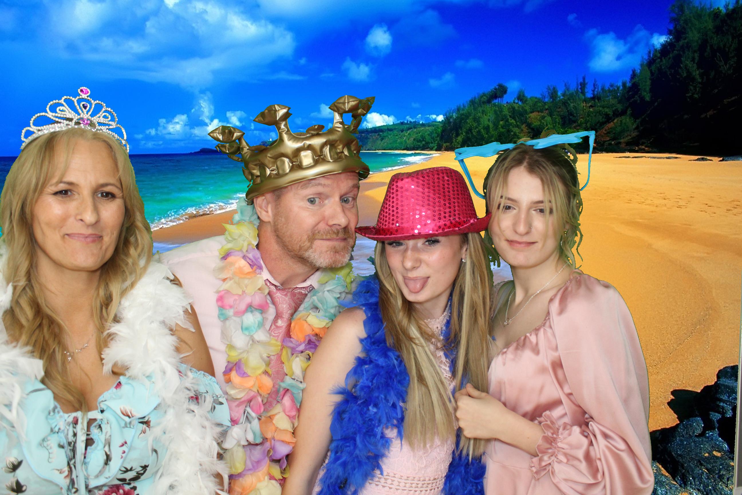 Leah & Lee's Wedding | View more photos from the event at gallery.omegaphotobooths.co.uk/u/Omega-Photobooths/Leah-Lees-Wedding