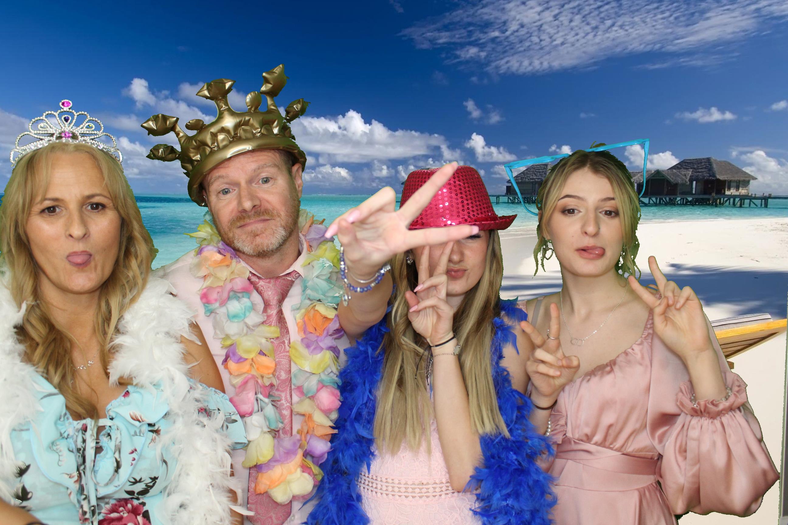 Leah & Lee's Wedding | View more photos from the event at gallery.omegaphotobooths.co.uk/u/Omega-Photobooths/Leah-Lees-Wedding