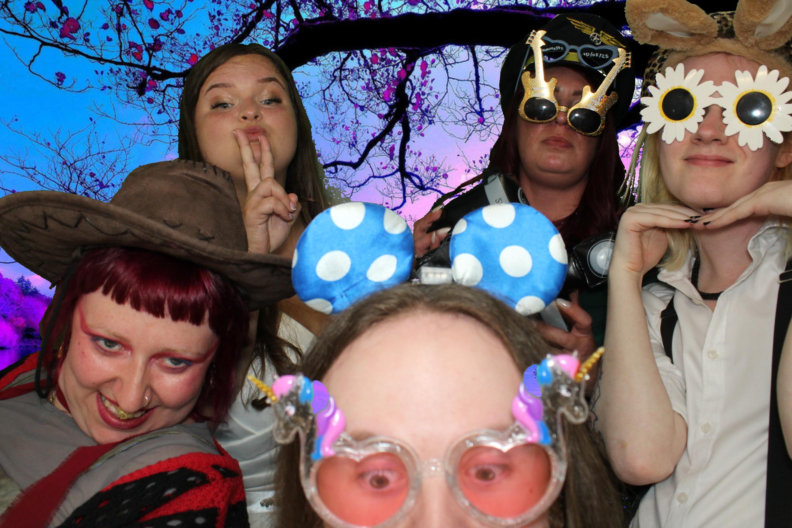 Bethany & Daniel | View more photos from the event at gallery.omegaphotobooths.co.uk/u/Omega-Photobooths/Bethany-Daniel