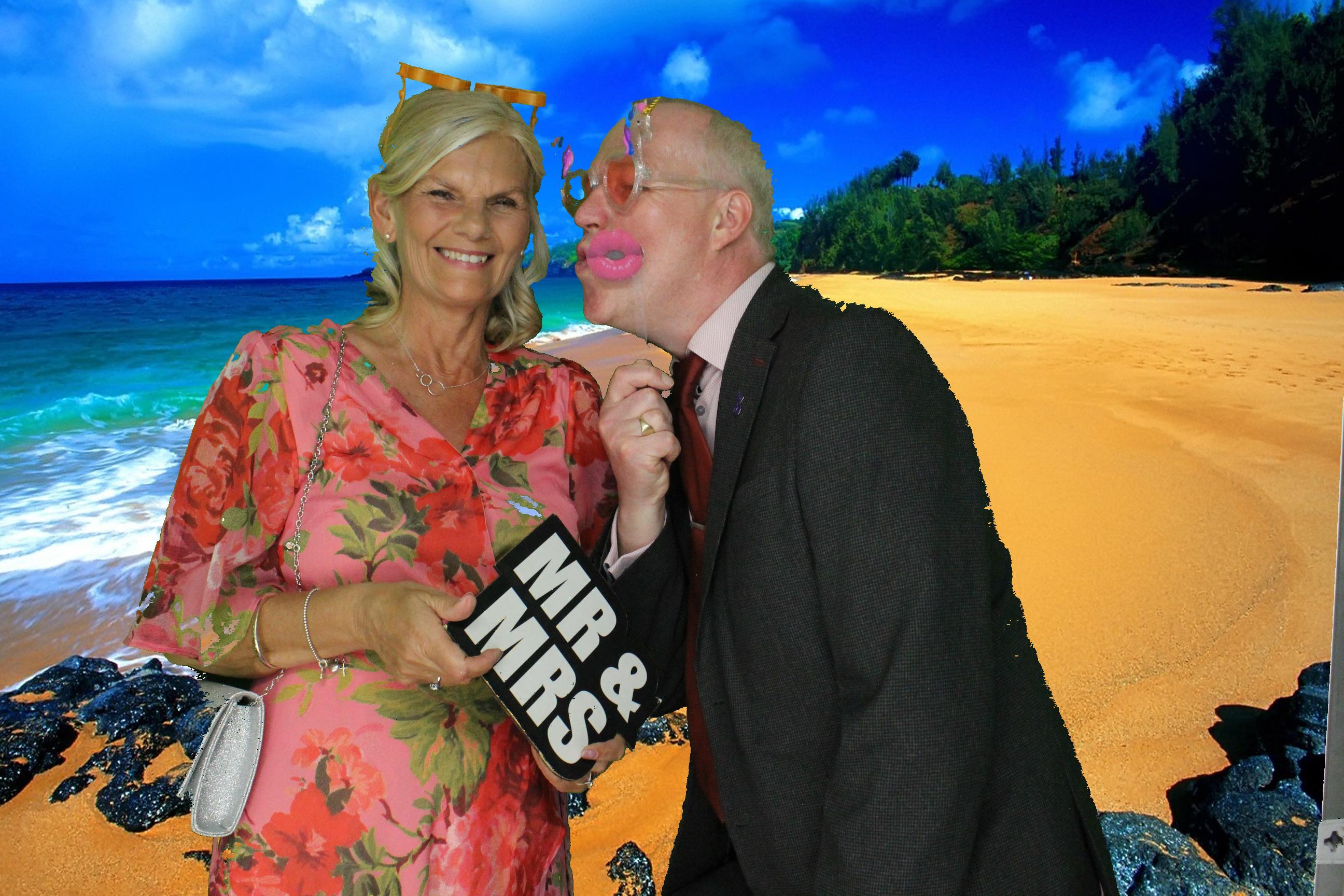 Lauren and Joe's Wedding | View more photos from the event at gallery.omegaphotobooths.co.uk/u/Omega-Photobooths/Lauren-and-Joes-Wedding
