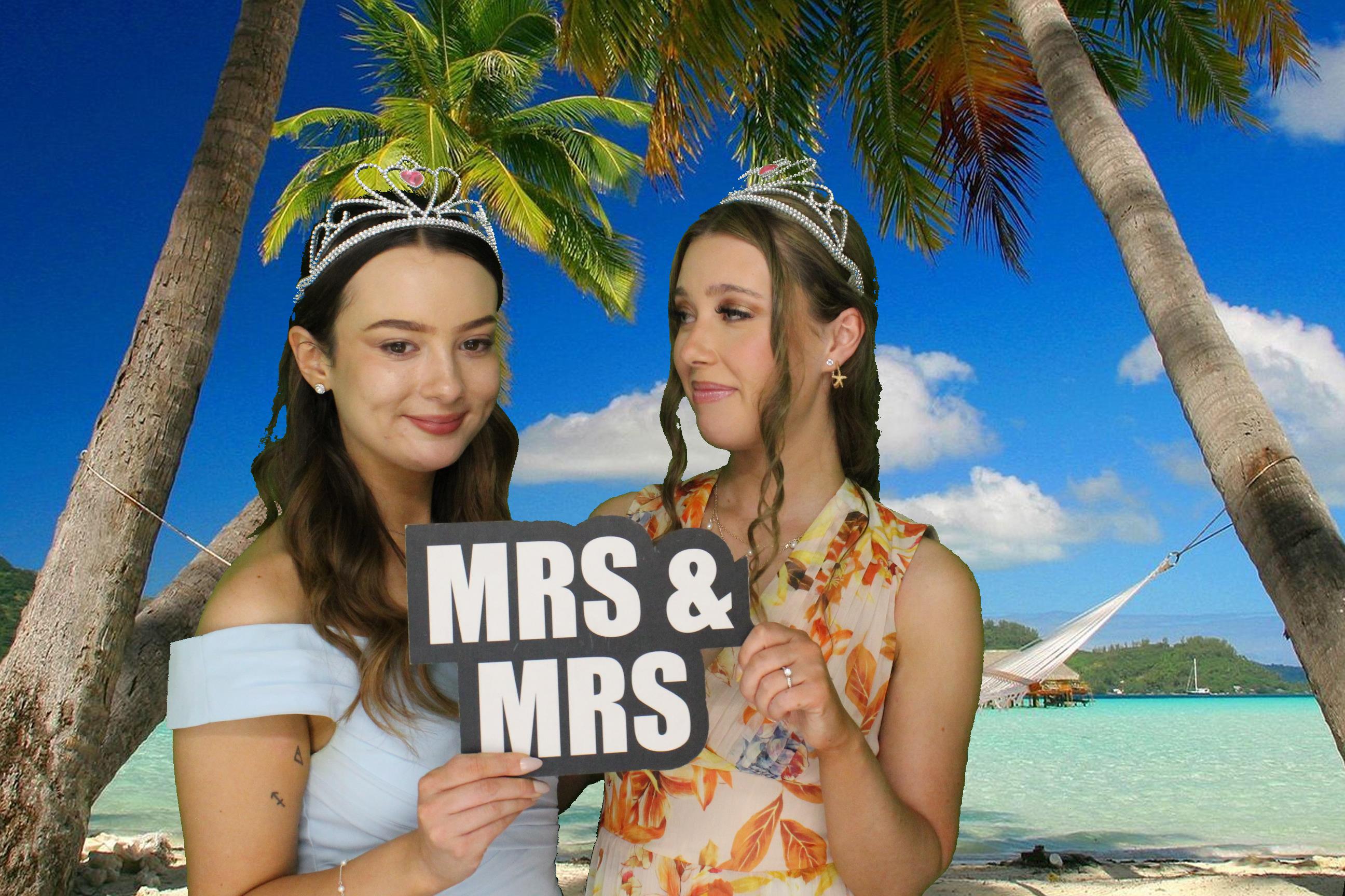 Lauren and Joe's Wedding | View more photos from the event at gallery.omegaphotobooths.co.uk/u/Omega-Photobooths/Lauren-and-Joes-Wedding