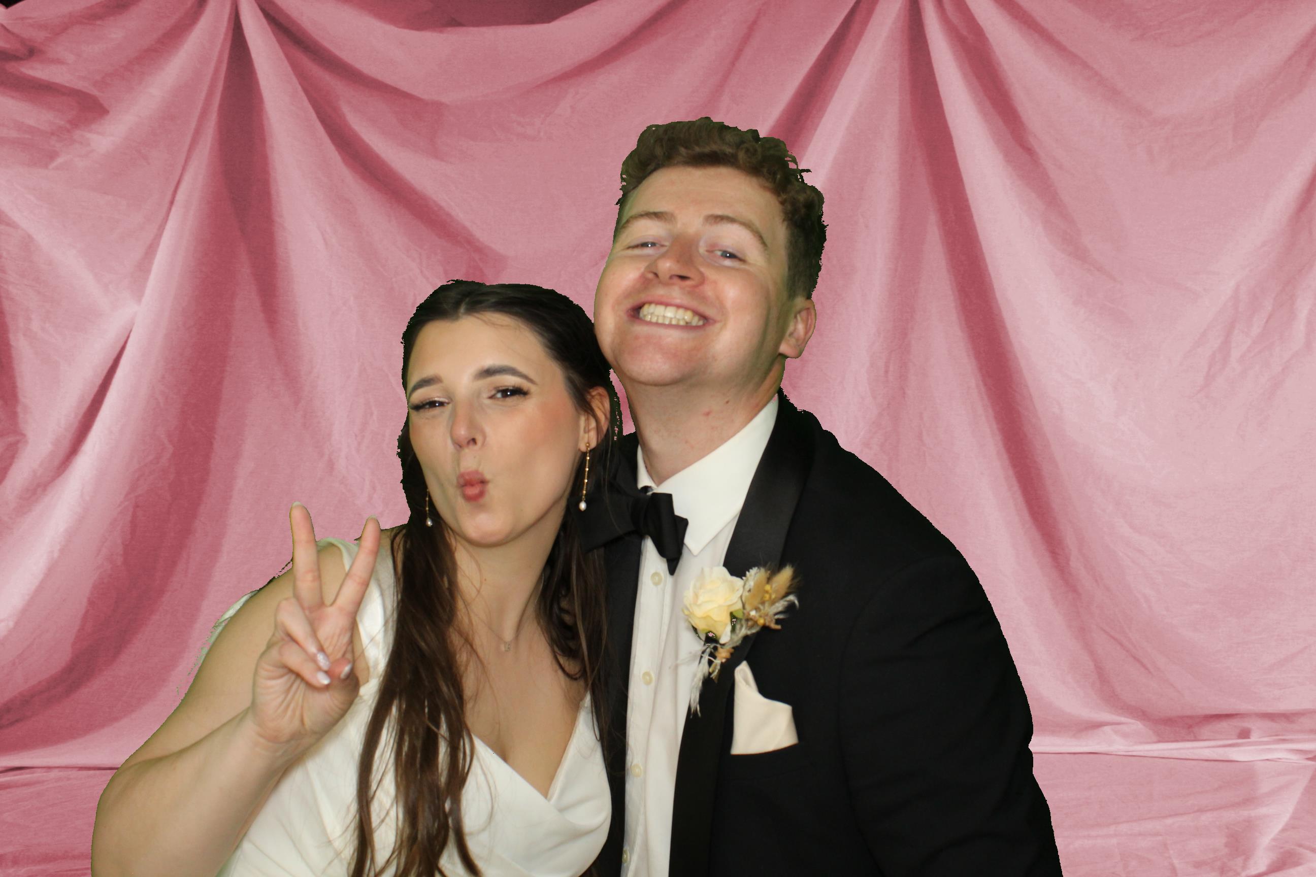 Sam & Ellie | View more photos from the event at gallery.omegaphotobooths.co.uk/u/Omega-Photobooths/Sam-Ellie