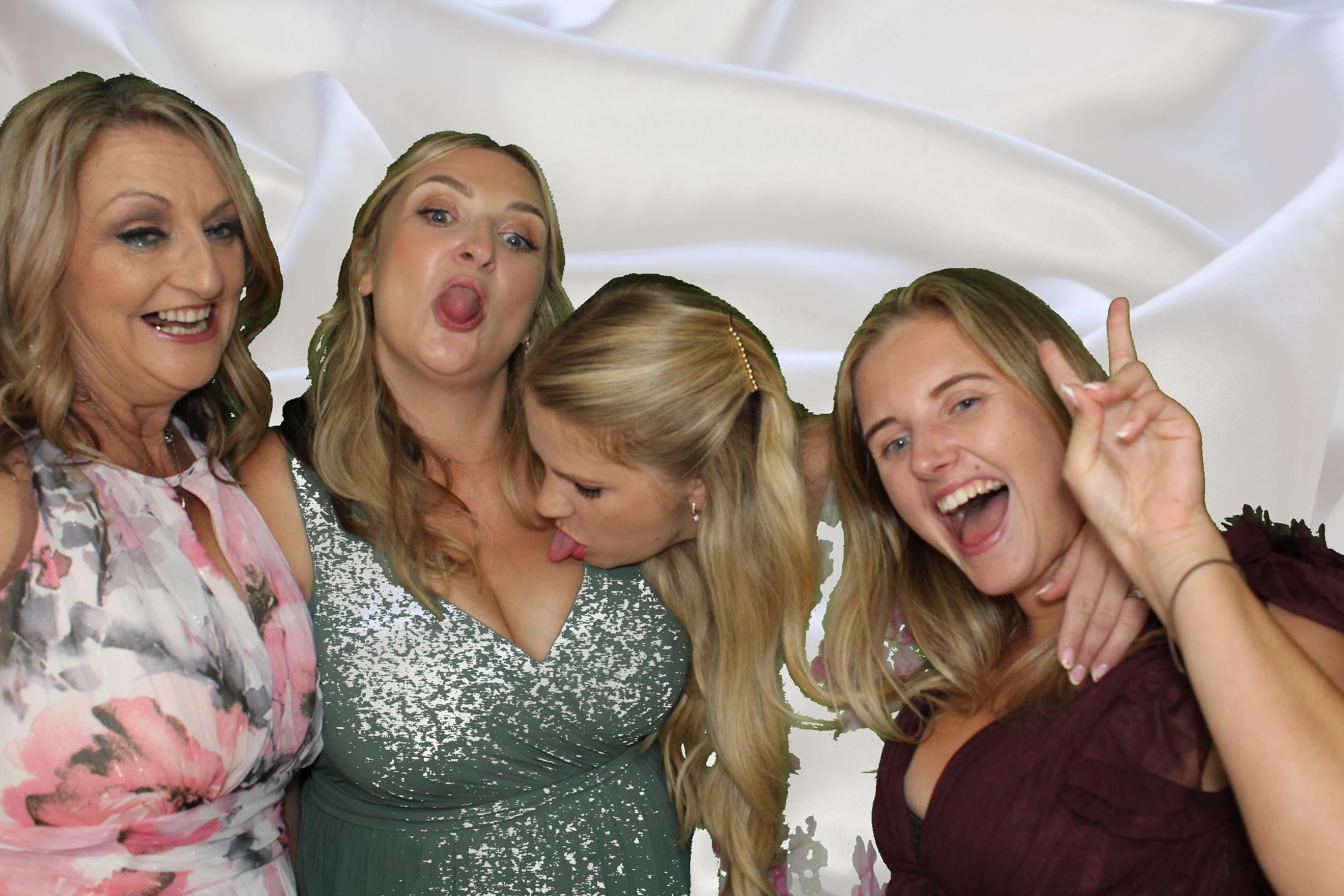 Sam & Ellie | View more photos from the event at gallery.omegaphotobooths.co.uk/u/Omega-Photobooths/Sam-Ellie