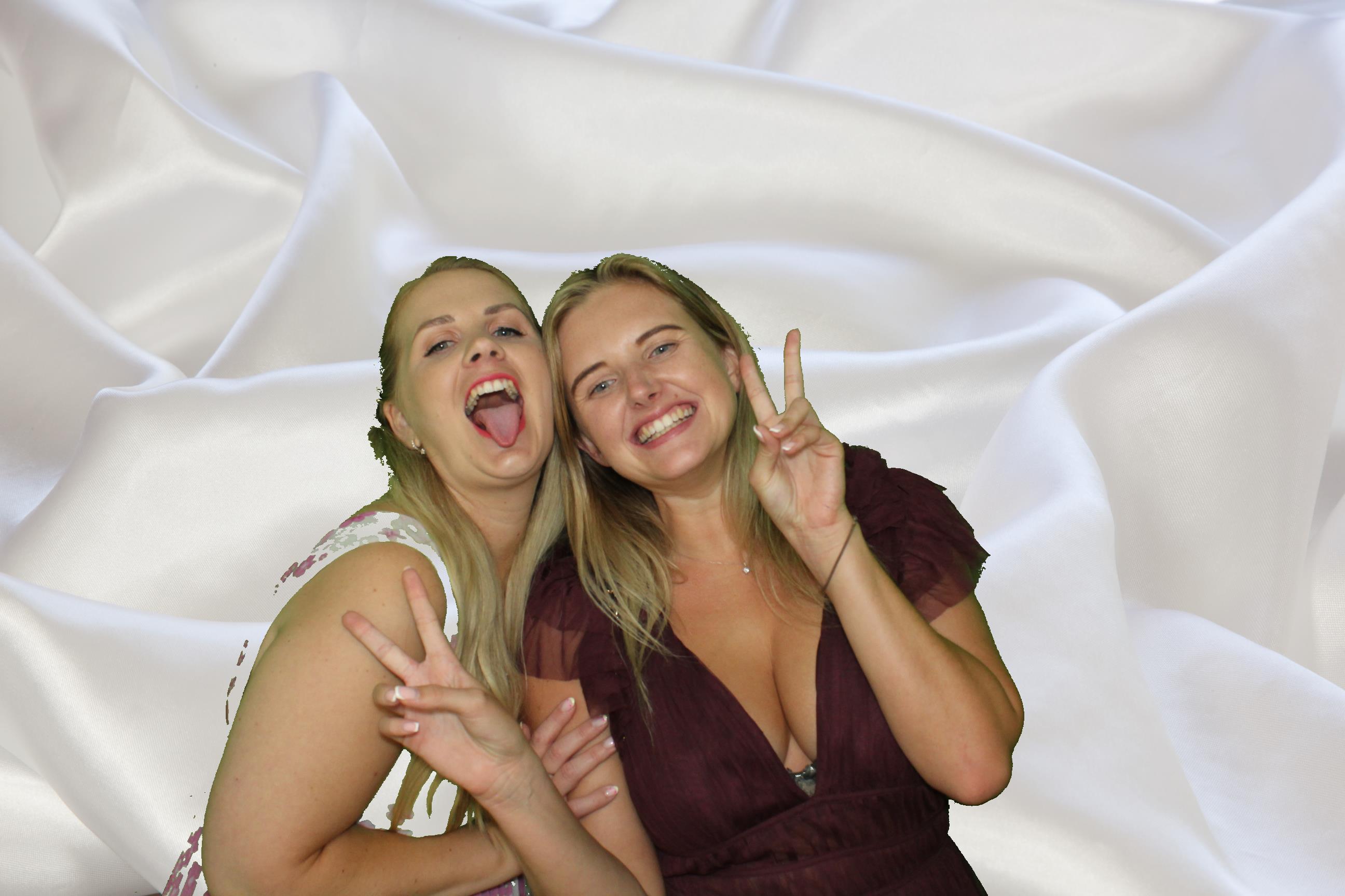 Sam & Ellie | View more photos from the event at gallery.omegaphotobooths.co.uk/u/Omega-Photobooths/Sam-Ellie