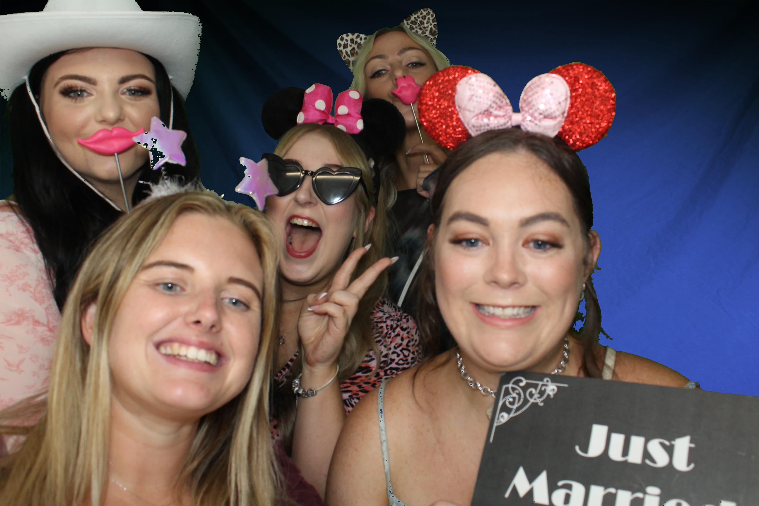 Sam & Ellie | View more photos from the event at gallery.omegaphotobooths.co.uk/u/Omega-Photobooths/Sam-Ellie