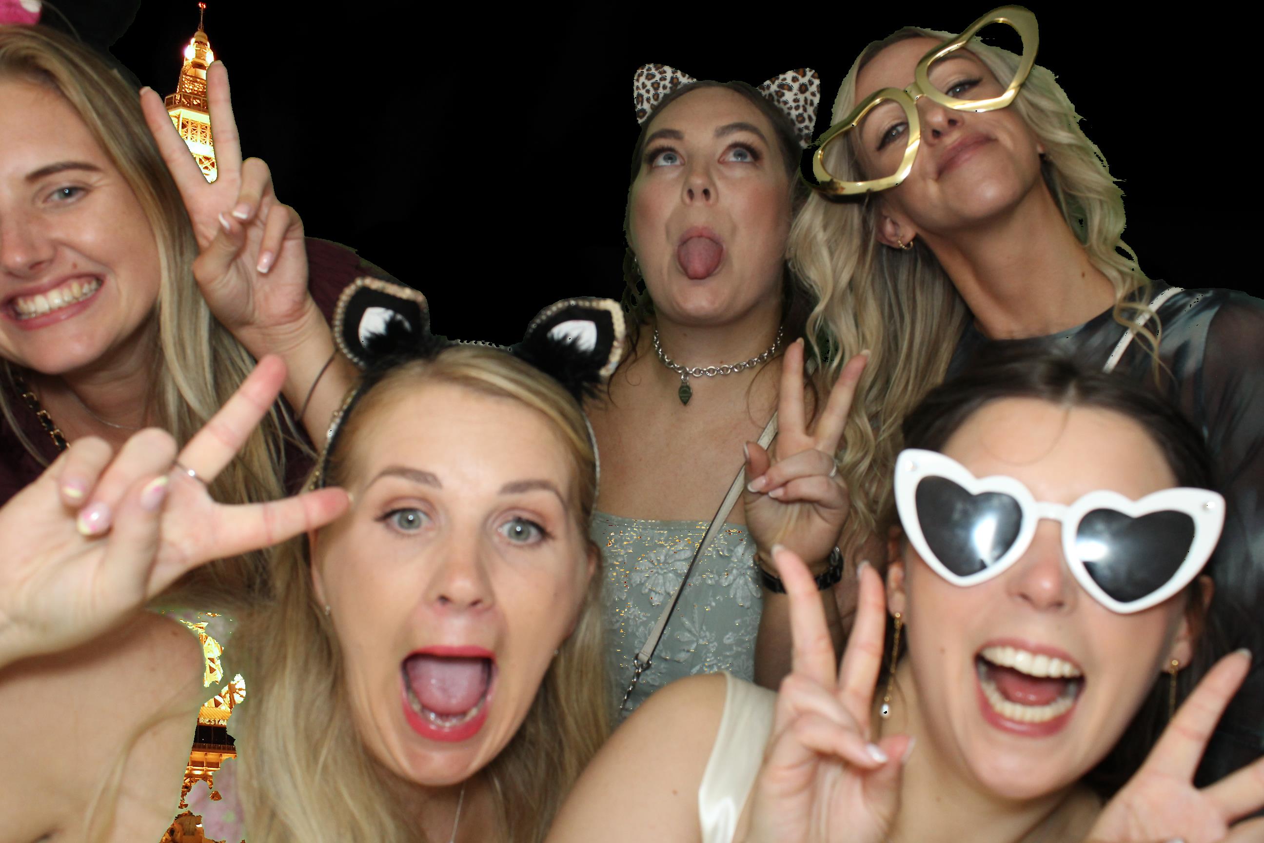Sam & Ellie | View more photos from the event at gallery.omegaphotobooths.co.uk/u/Omega-Photobooths/Sam-Ellie