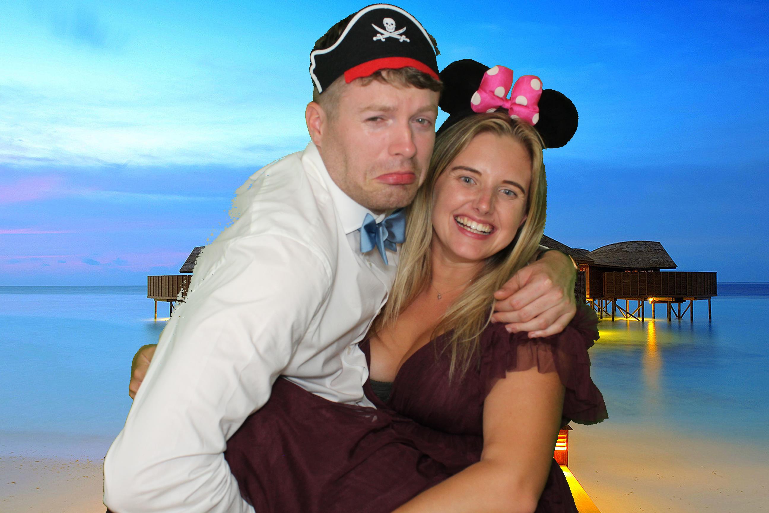 Sam & Ellie | View more photos from the event at gallery.omegaphotobooths.co.uk/u/Omega-Photobooths/Sam-Ellie