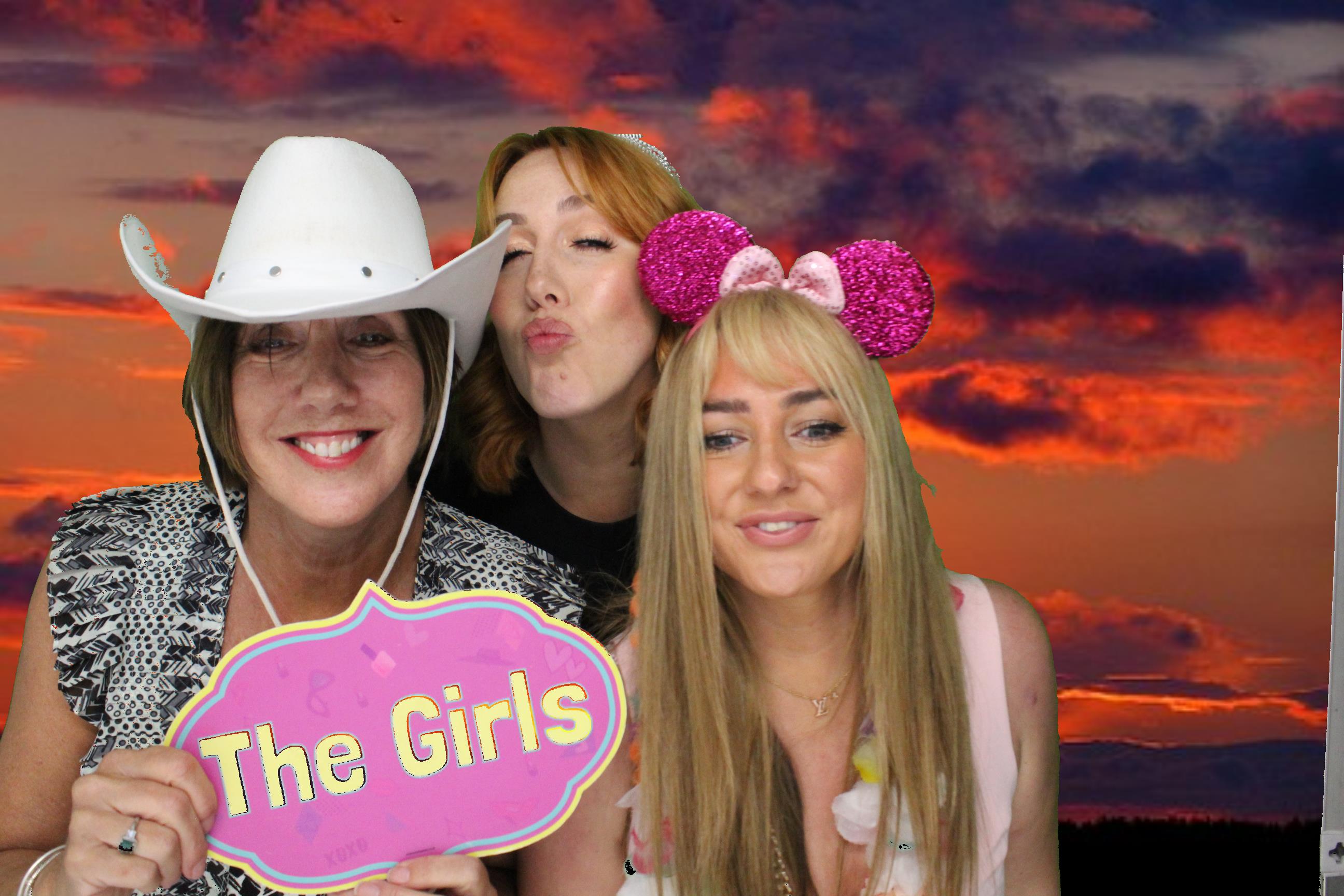 Tom & Natalie's Wedding | View more photos from the event at gallery.omegaphotobooths.co.uk/u/Omega-Photobooths/Tom-Natalies-Wedding