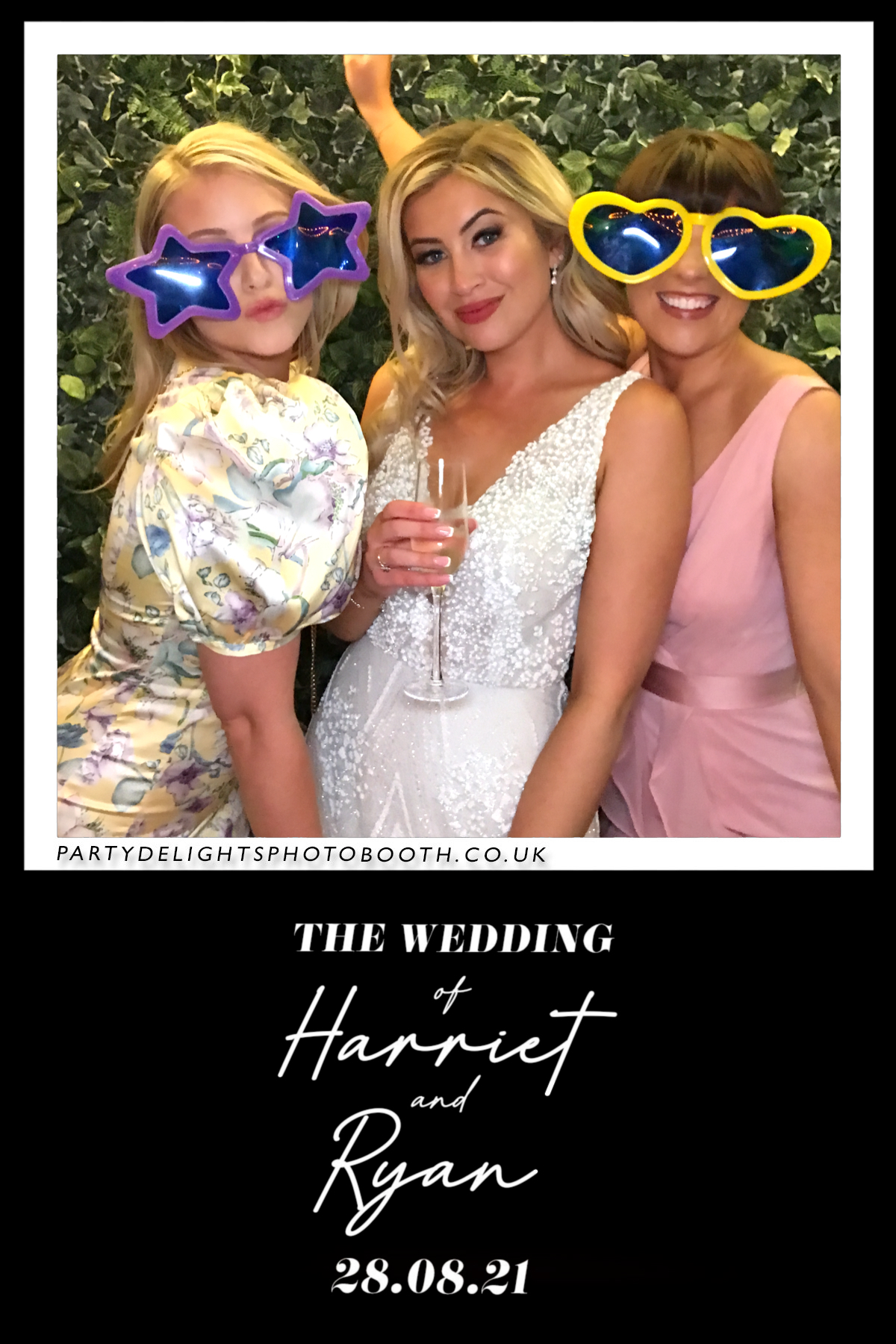 Ryan and Harriet's Wedding | View more photos from the event at gallery.partydelightsphotobooth.co.uk/u/PartyDelightsPhotoBooth/Ryan-and-Harriets-Wedding