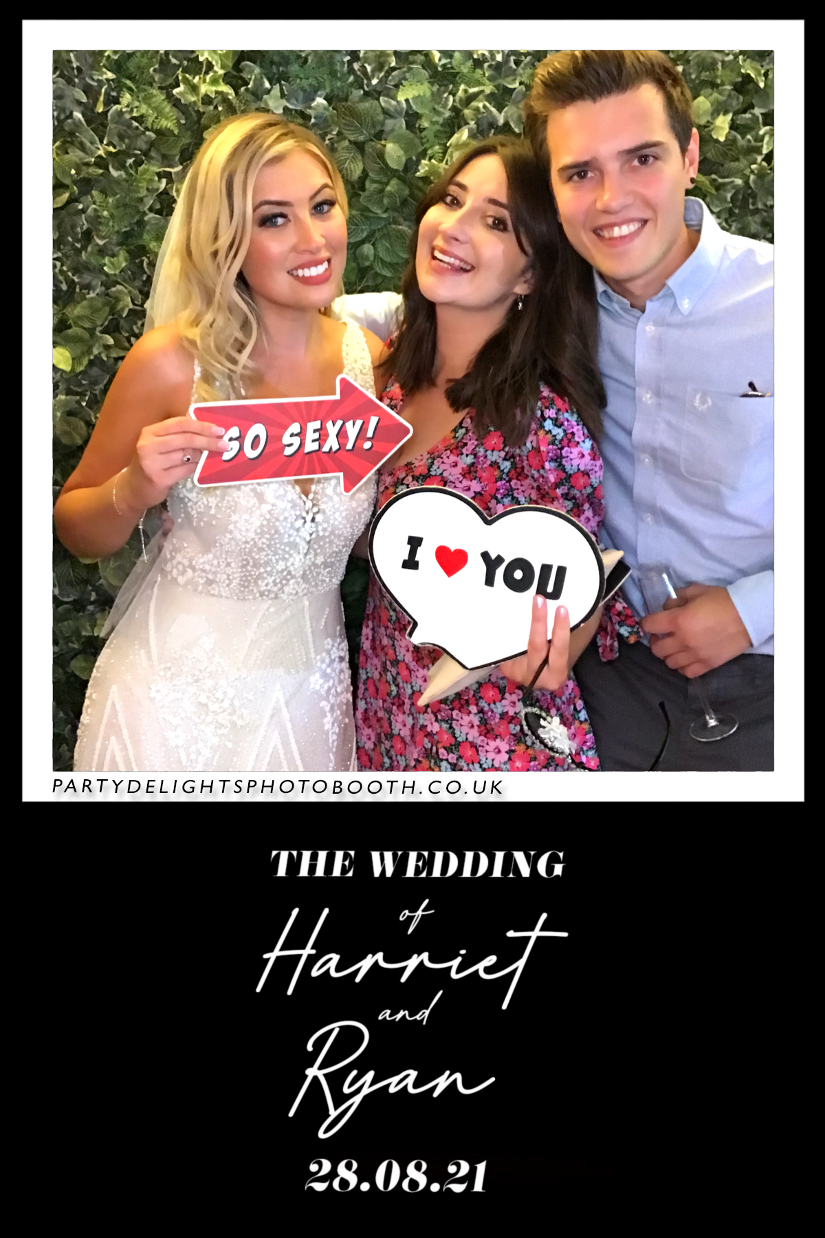 Ryan and Harriet's Wedding | View more photos from the event at gallery.partydelightsphotobooth.co.uk/u/PartyDelightsPhotoBooth/Ryan-and-Harriets-Wedding
