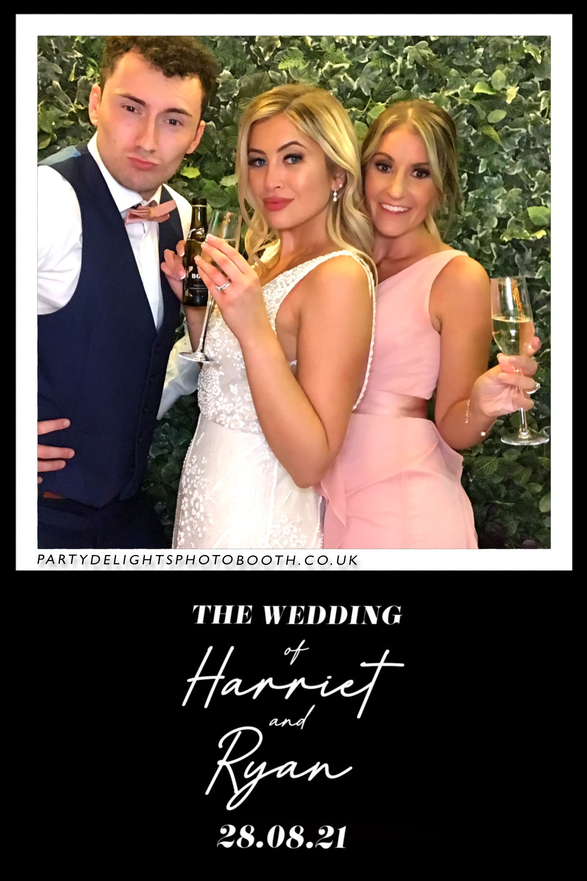 Ryan and Harriet's Wedding | View more photos from the event at gallery.partydelightsphotobooth.co.uk/u/PartyDelightsPhotoBooth/Ryan-and-Harriets-Wedding
