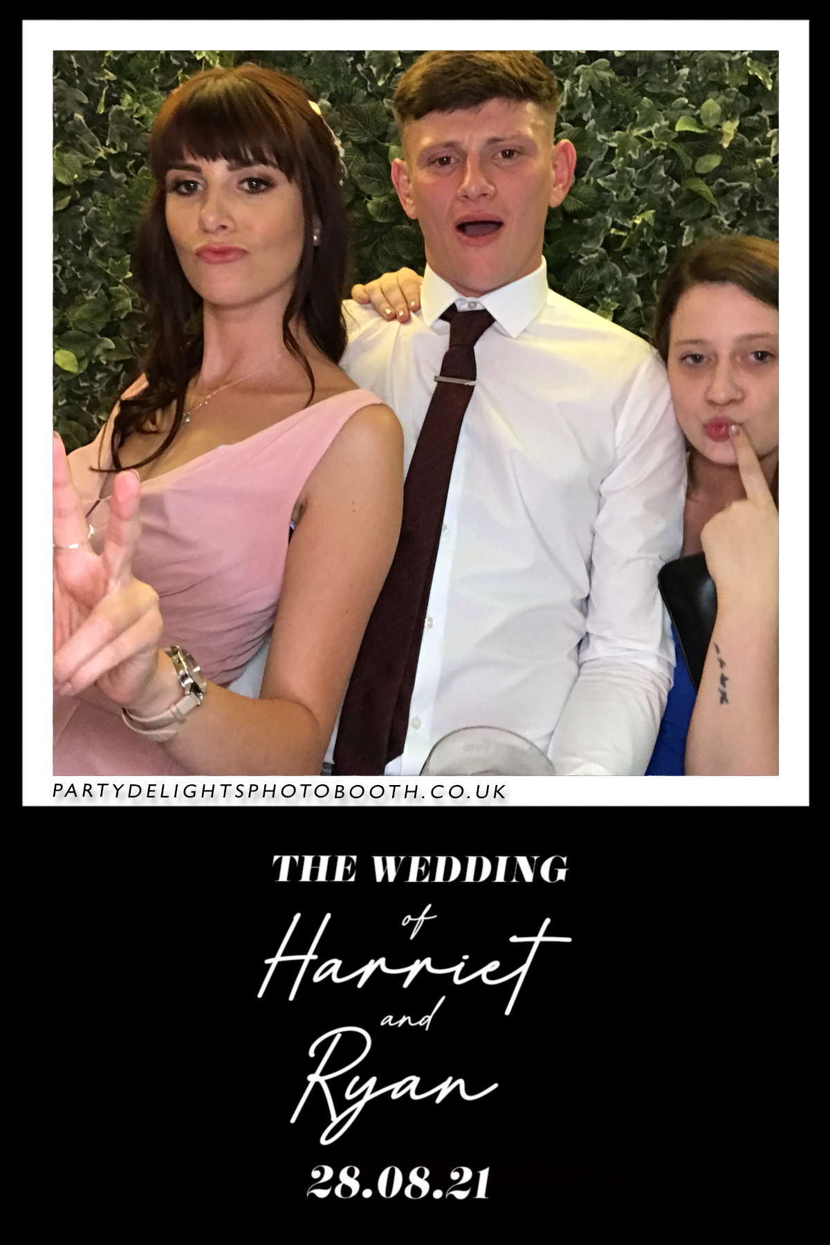 Ryan and Harriet's Wedding | View more photos from the event at gallery.partydelightsphotobooth.co.uk/u/PartyDelightsPhotoBooth/Ryan-and-Harriets-Wedding