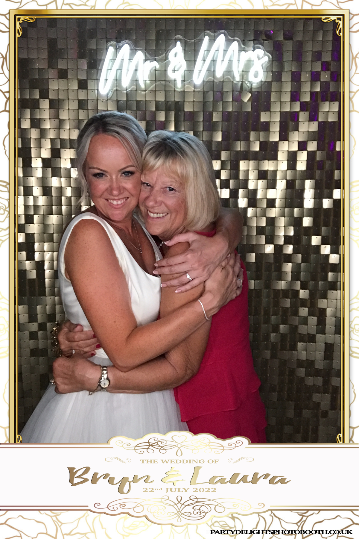 Bryn and Laura’s Wedding | View more photos from the event at gallery.partydelightsphotobooth.co.uk/u/PartyDelightsPhotoBooth/Bryn-and-Laura’s-Wedding