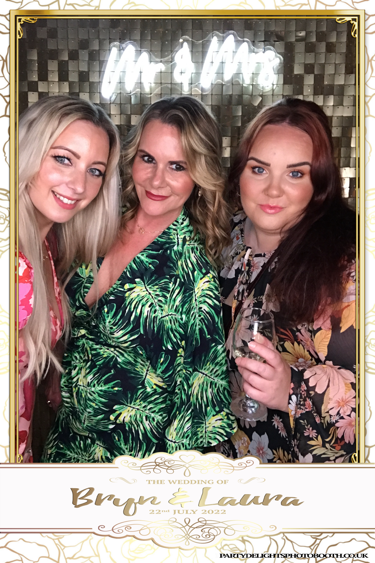 Bryn and Laura’s Wedding | View more photos from the event at gallery.partydelightsphotobooth.co.uk/u/PartyDelightsPhotoBooth/Bryn-and-Laura’s-Wedding