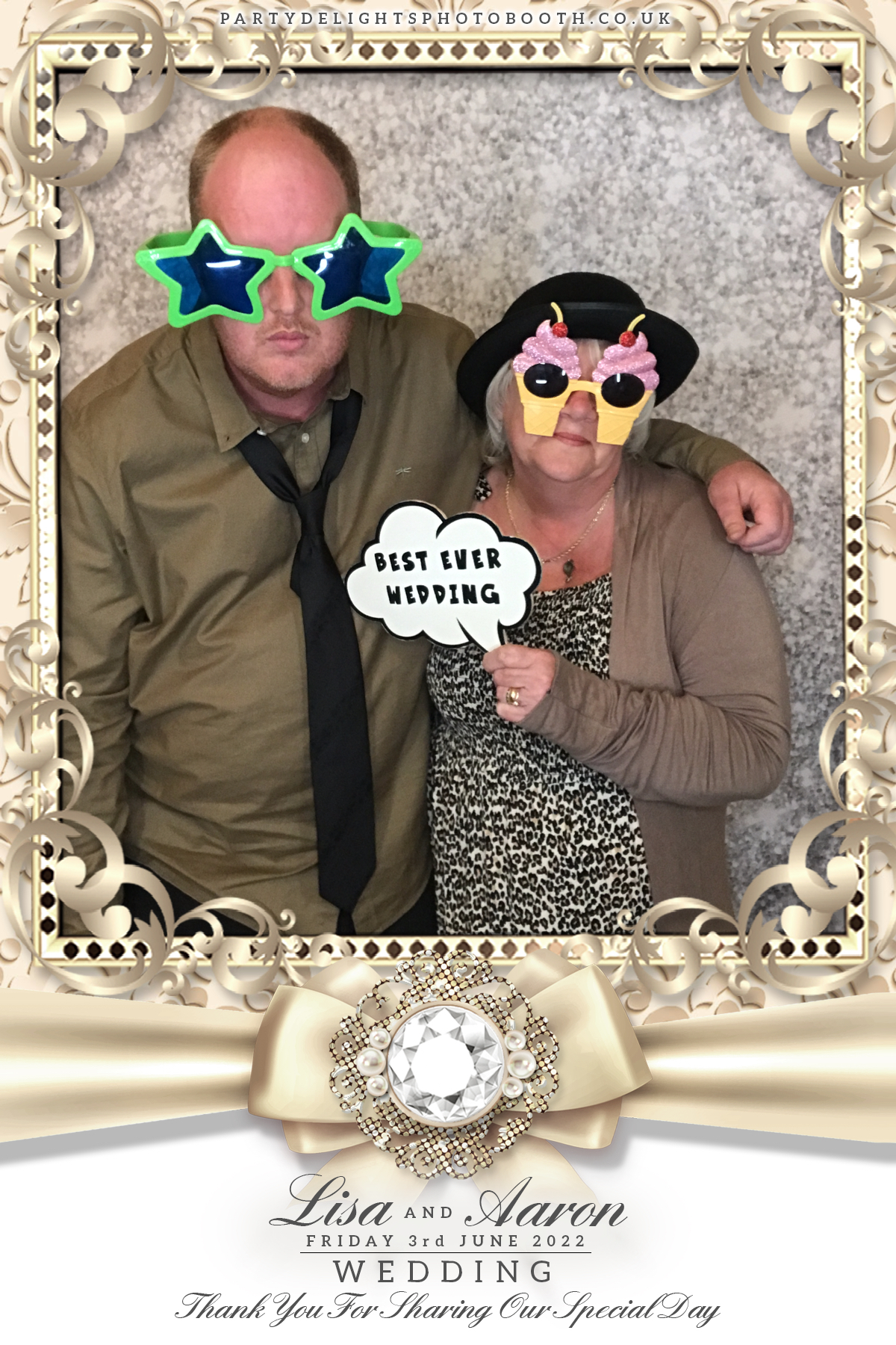 Lisa & Aaron's wedding | View more photos from the event at gallery.partydelightsphotobooth.co.uk/u/PartyDelightsPhotoBooth/Lisa-Aarons-wedding