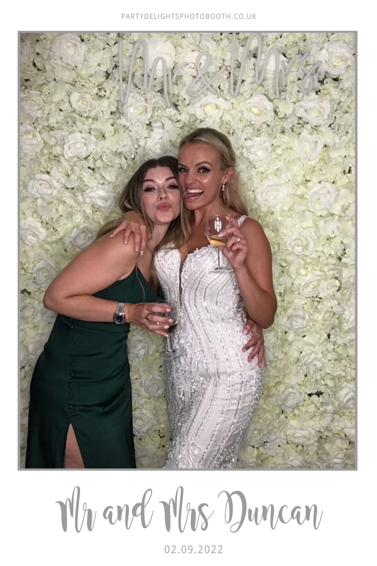Ryan and Yasmin's Wedding | View more photos from the event at gallery.partydelightsphotobooth.co.uk/u/PartyDelightsPhotoBooth/Ryan-and-Yasmins-Wedding