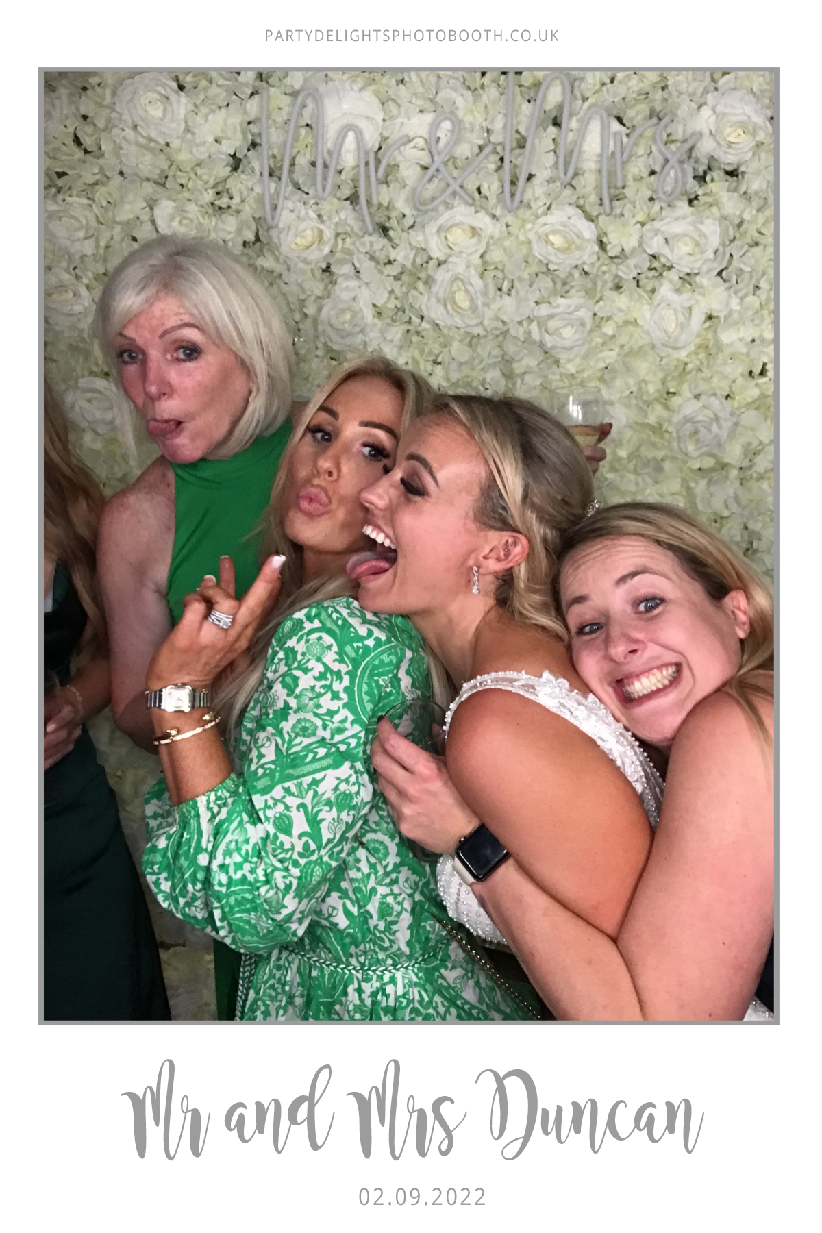 Ryan and Yasmin's Wedding | View more photos from the event at gallery.partydelightsphotobooth.co.uk/u/PartyDelightsPhotoBooth/Ryan-and-Yasmins-Wedding