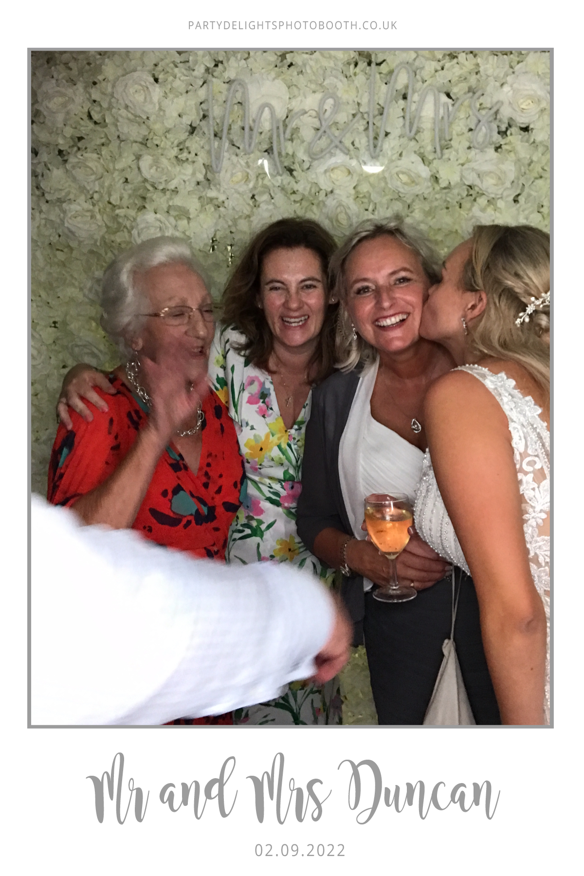 Ryan and Yasmin's Wedding | View more photos from the event at gallery.partydelightsphotobooth.co.uk/u/PartyDelightsPhotoBooth/Ryan-and-Yasmins-Wedding