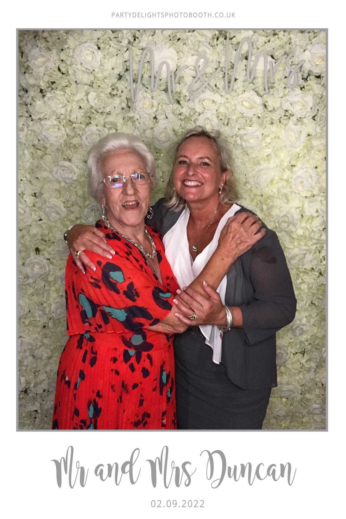 Ryan and Yasmin's Wedding | View more photos from the event at gallery.partydelightsphotobooth.co.uk/u/PartyDelightsPhotoBooth/Ryan-and-Yasmins-Wedding