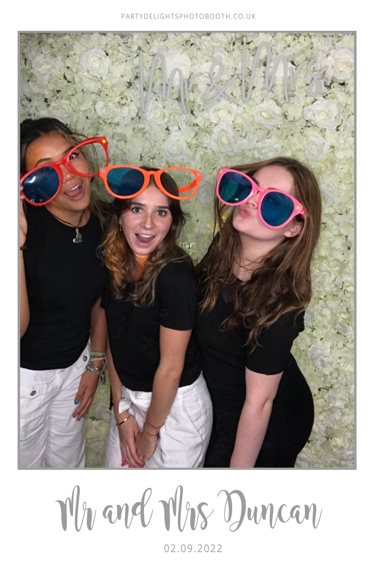 Ryan and Yasmin's Wedding | View more photos from the event at gallery.partydelightsphotobooth.co.uk/u/PartyDelightsPhotoBooth/Ryan-and-Yasmins-Wedding