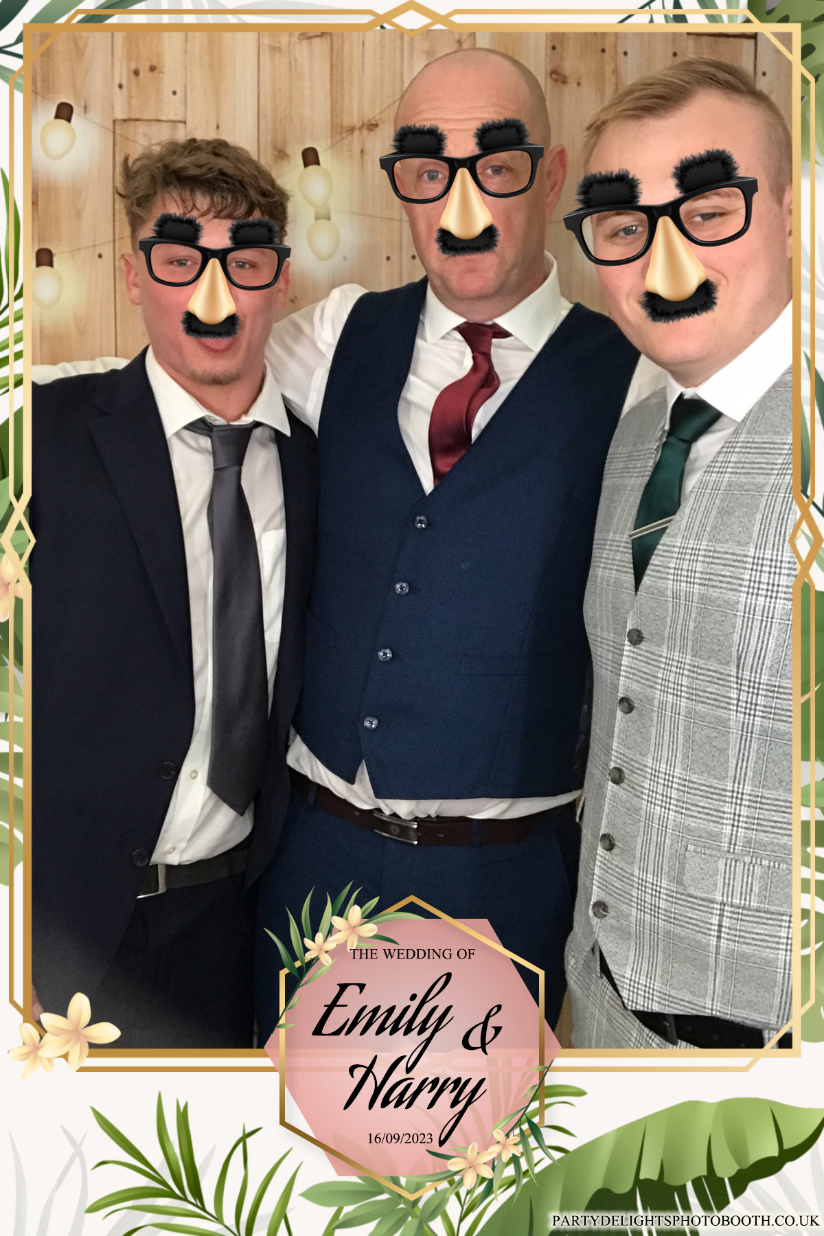 Emily & Harry's wedding | View more photos from the event at gallery.partydelightsphotobooth.co.uk/u/PartyDelightsPhotoBooth/Emily-Harrys-wedding
