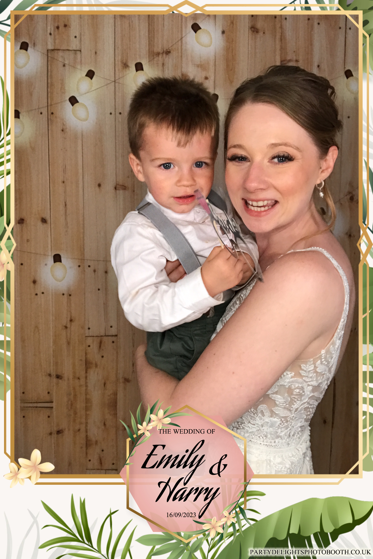 Emily & Harry's wedding | View more photos from the event at gallery.partydelightsphotobooth.co.uk/u/PartyDelightsPhotoBooth/Emily-Harrys-wedding