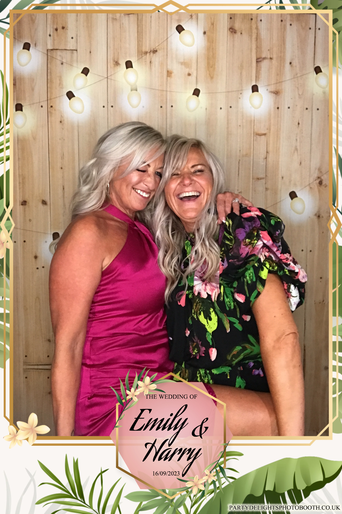 Emily & Harry's wedding | View more photos from the event at gallery.partydelightsphotobooth.co.uk/u/PartyDelightsPhotoBooth/Emily-Harrys-wedding